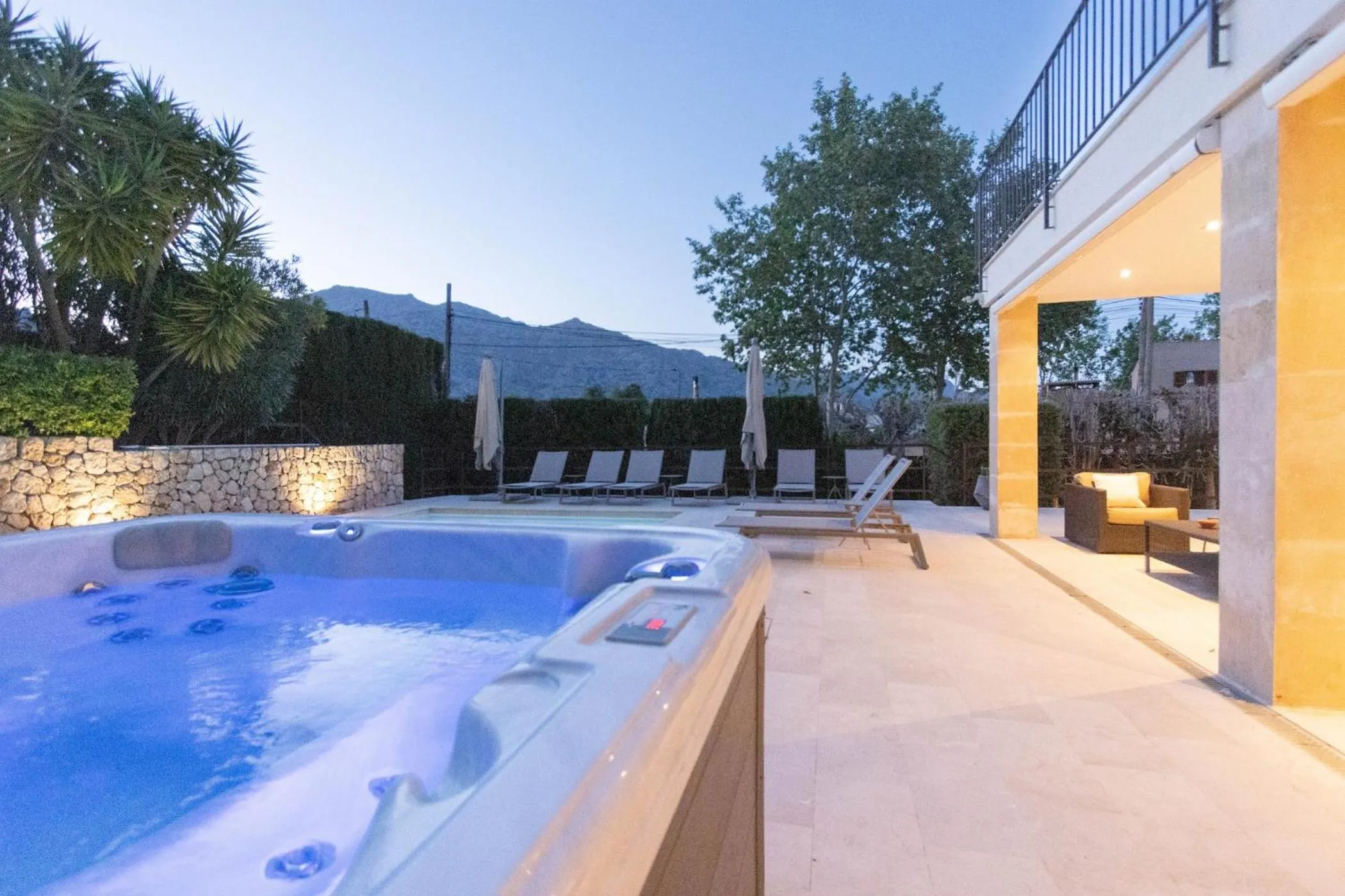 Hot Tub in Villa Can Menut Nou