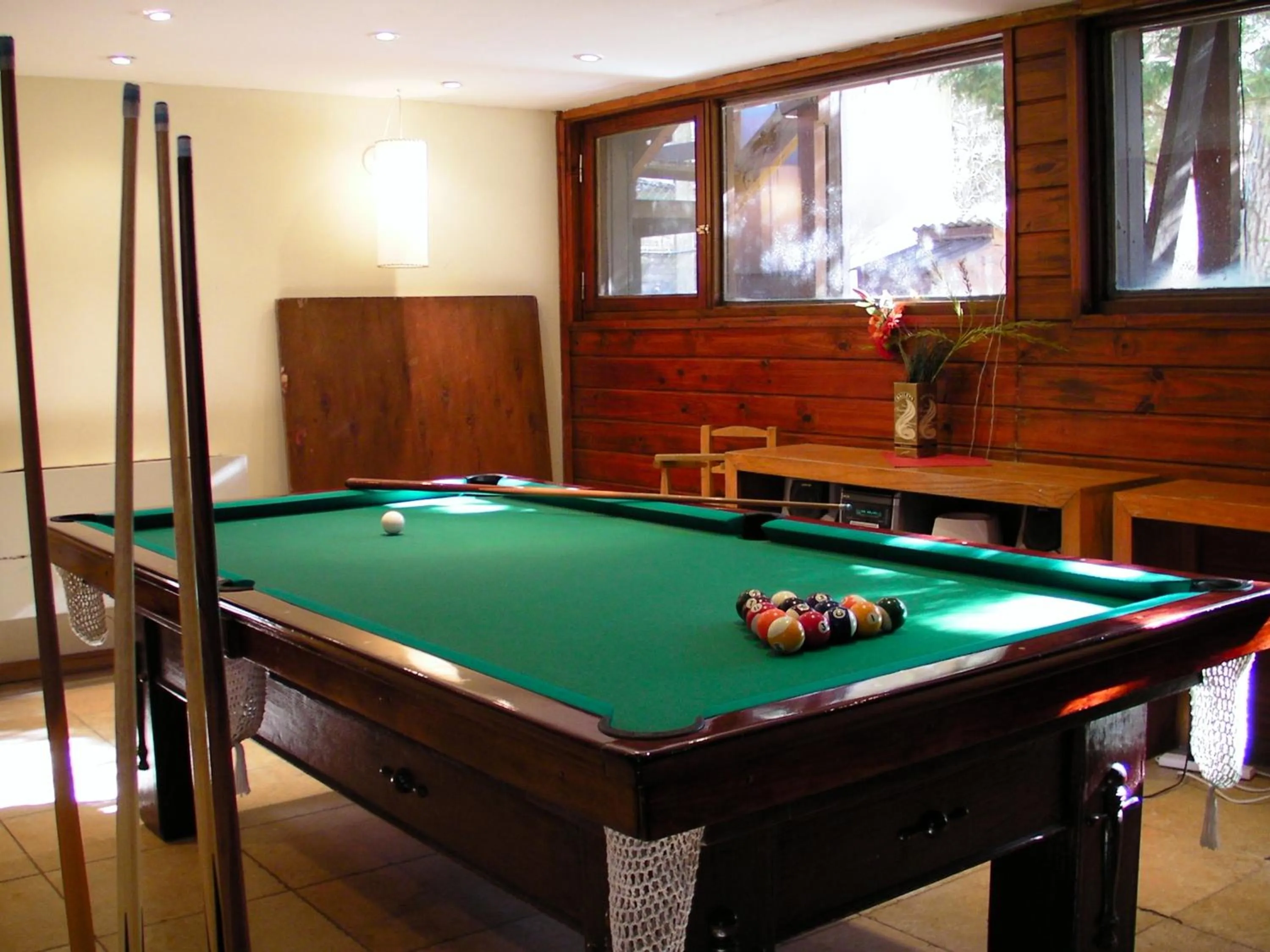 Billiard in Altos Medanos Cabañas & Club de Bosque