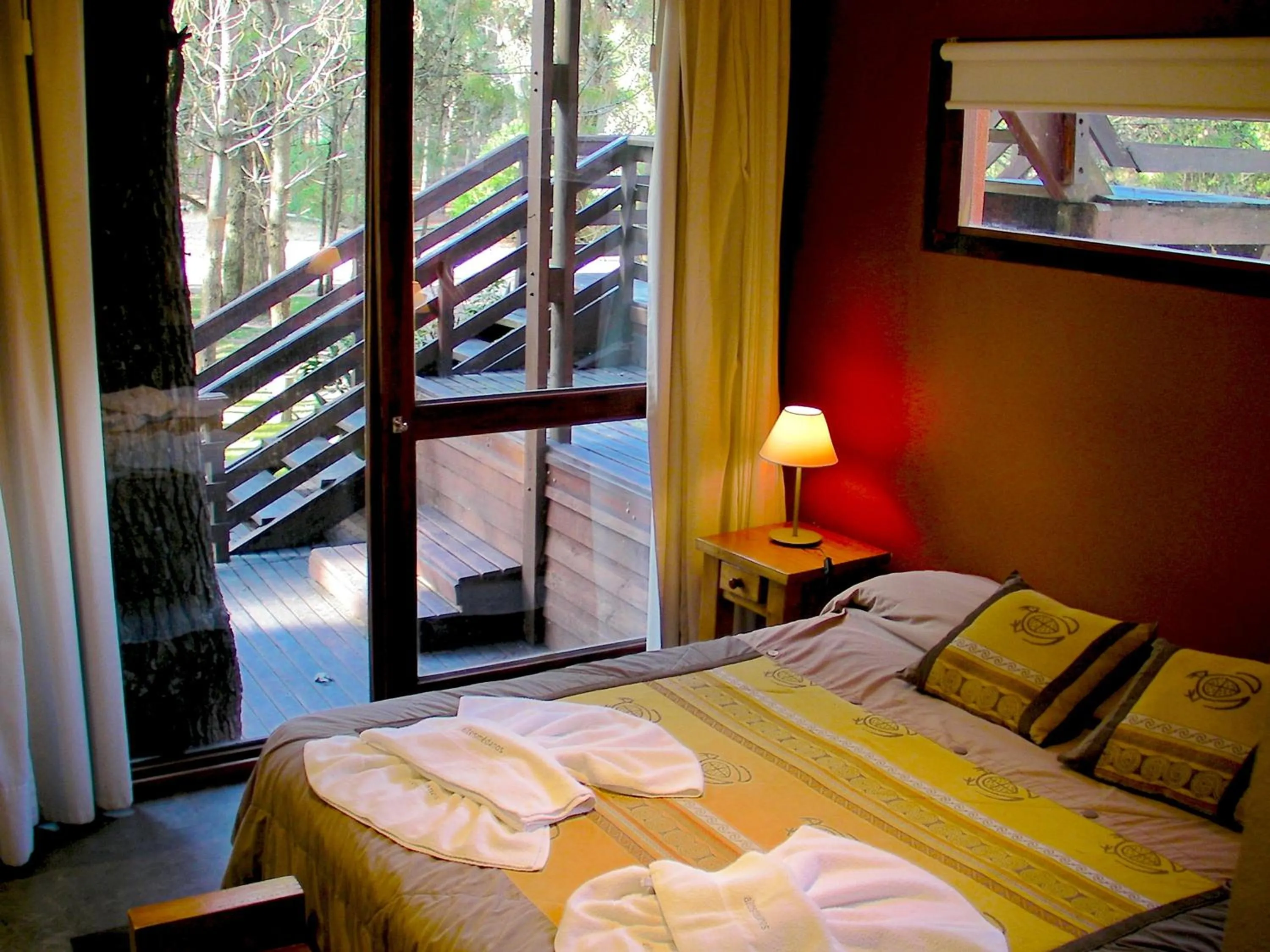 Bed in Altos Medanos Cabañas & Club de Bosque