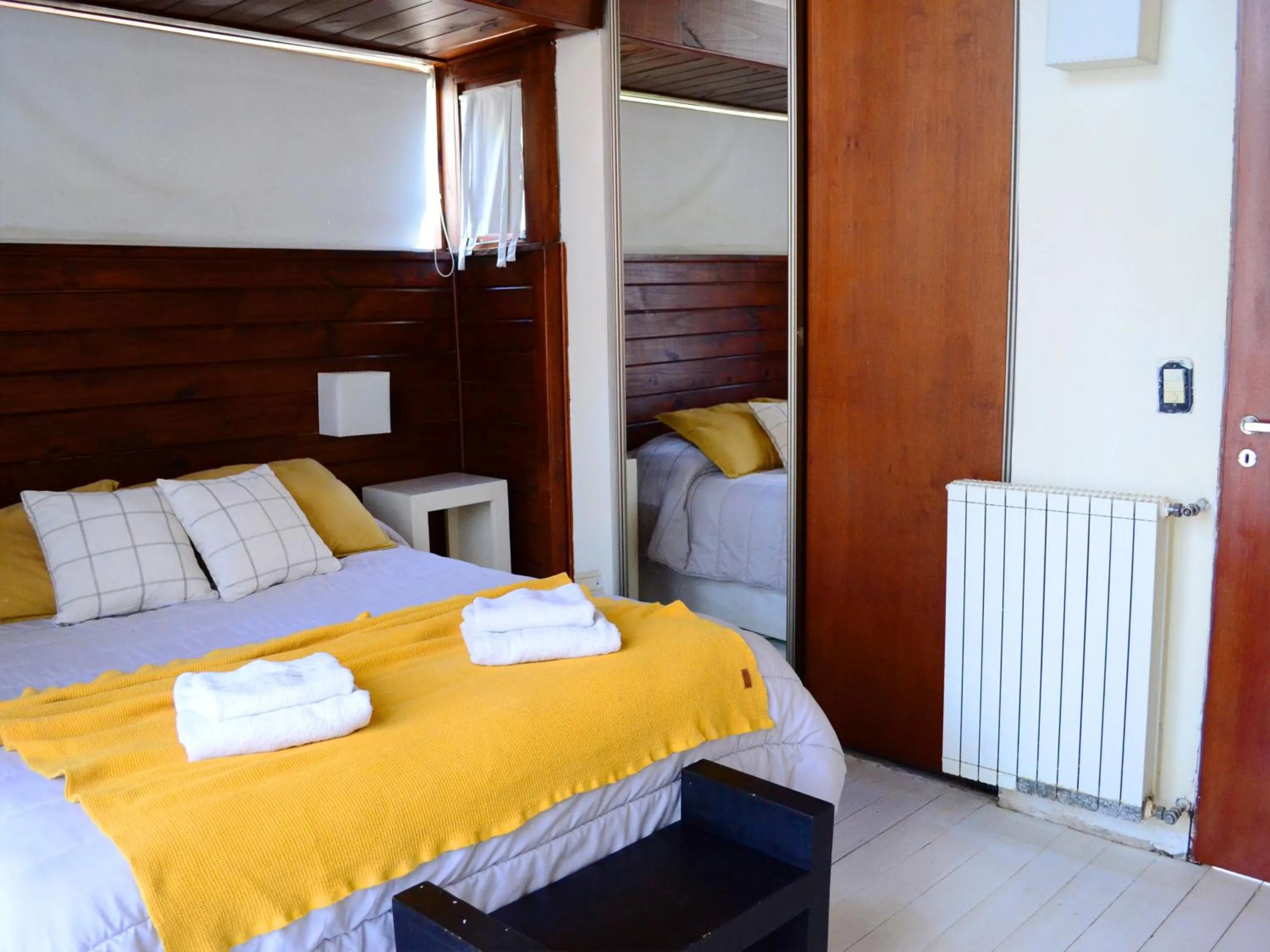 Bed in Altos Medanos Cabañas & Club de Bosque