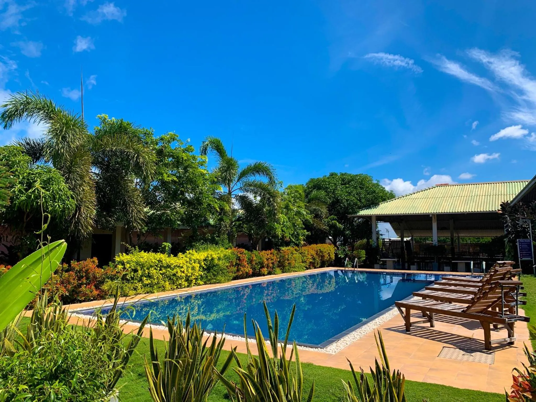 Swimming pool in Atara Lagoon Kalpitiya