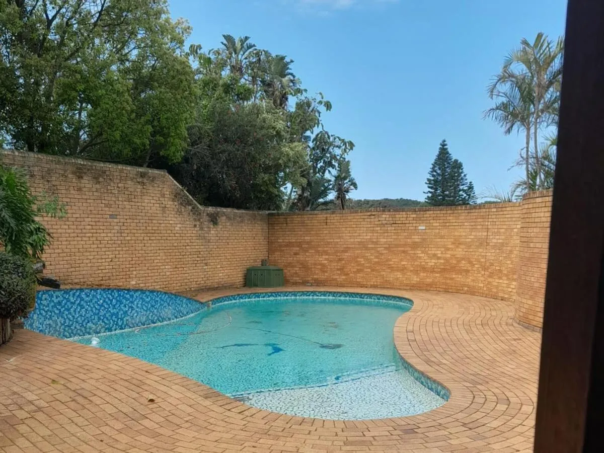 Swimming pool in Buffalo View Lodge