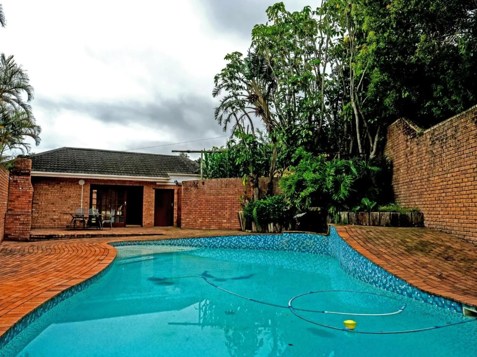 Swimming pool in Buffalo View Lodge