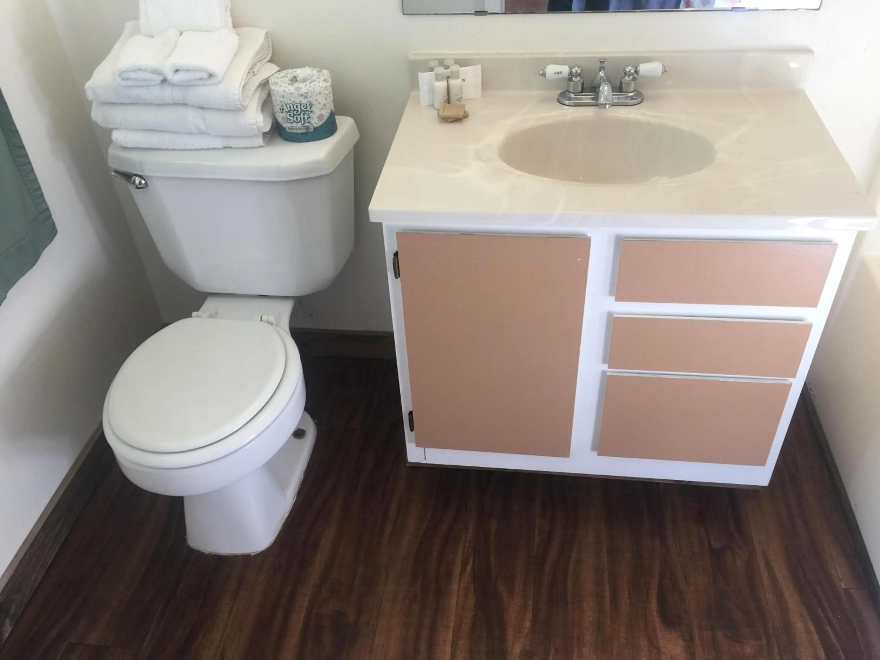 Bathroom in Hotel Kitsmiller on Main