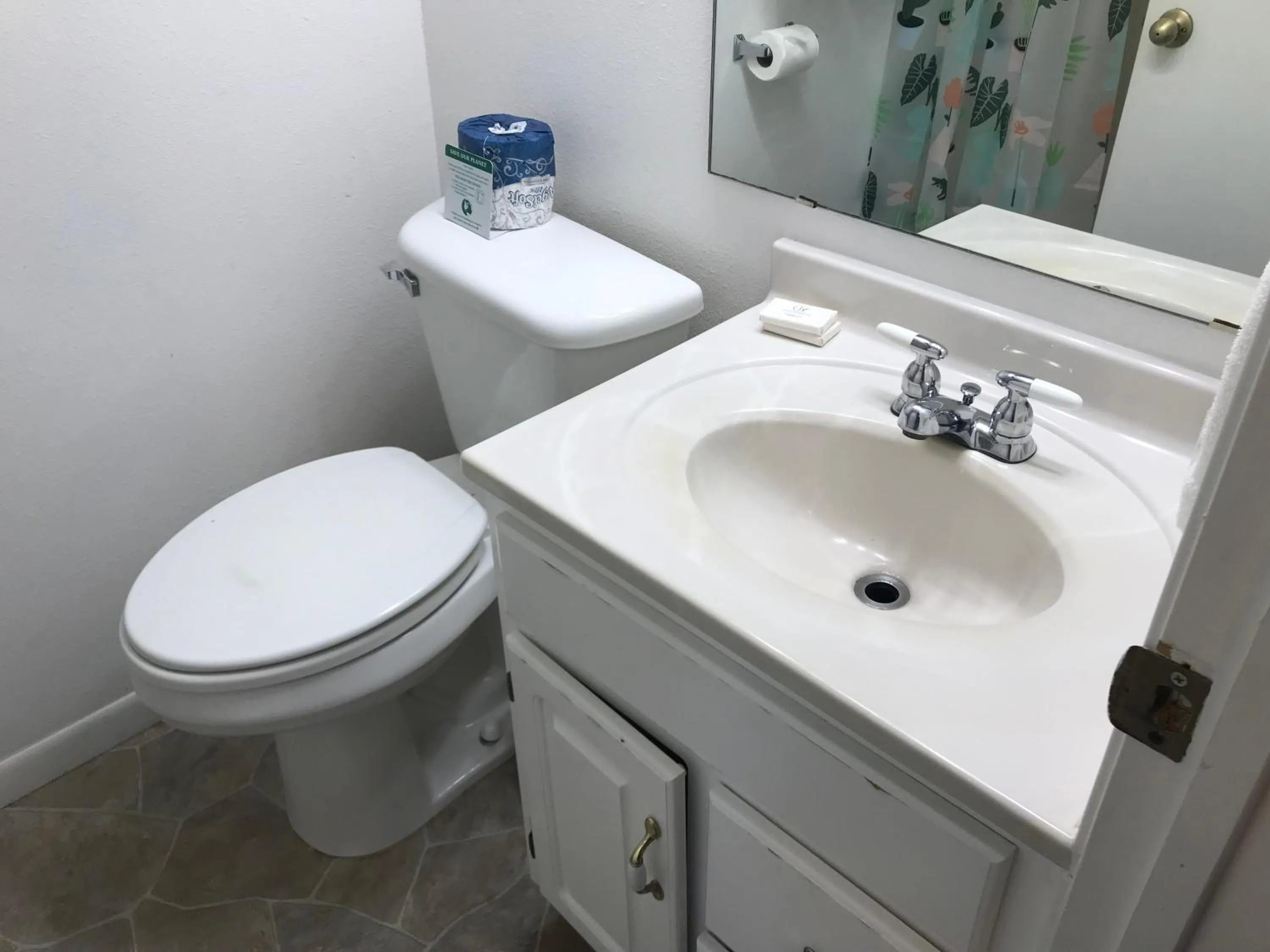 Bathroom in Hotel Kitsmiller on Main