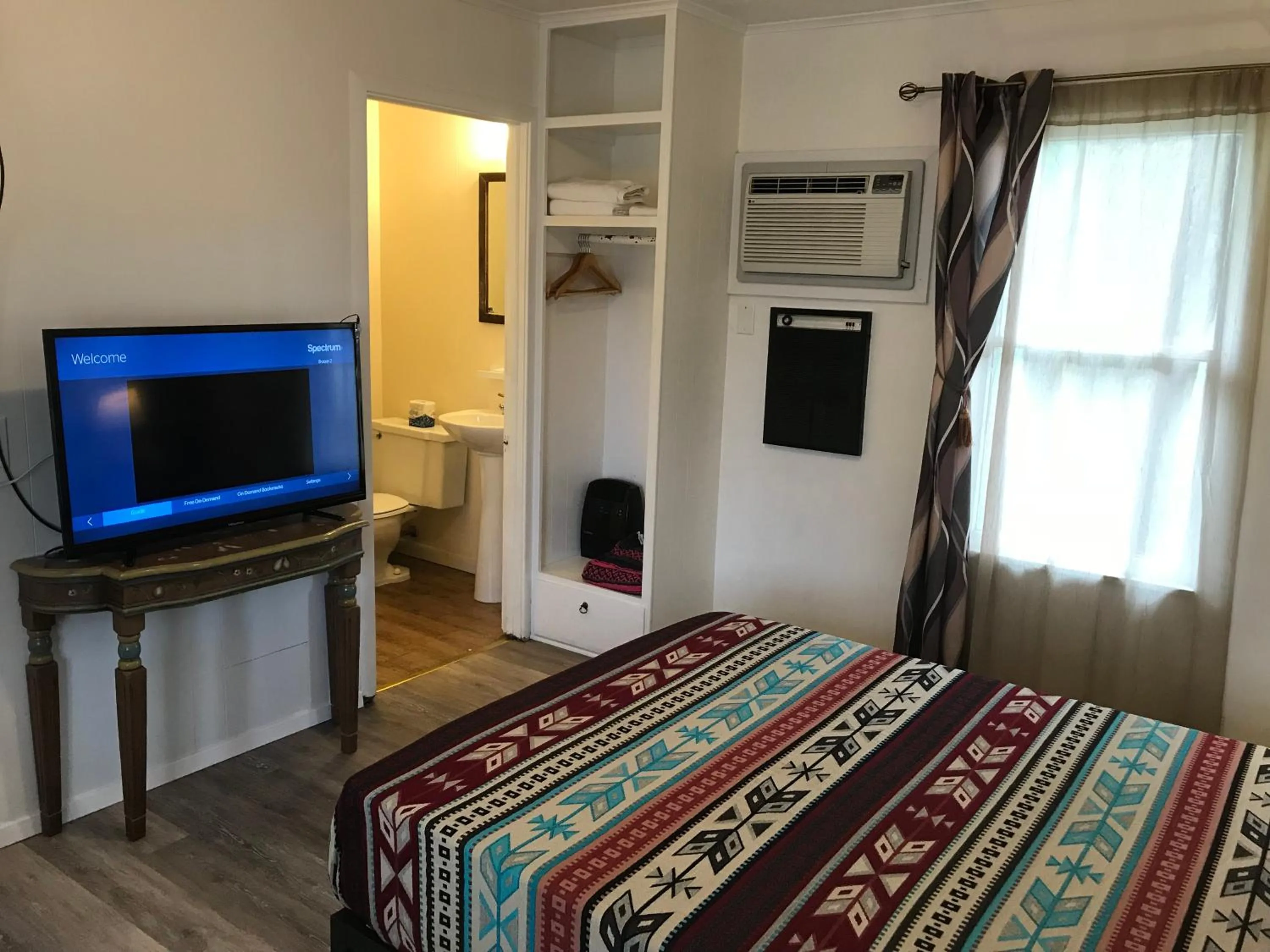 Bedroom, Bed in Hotel Kitsmiller on Main