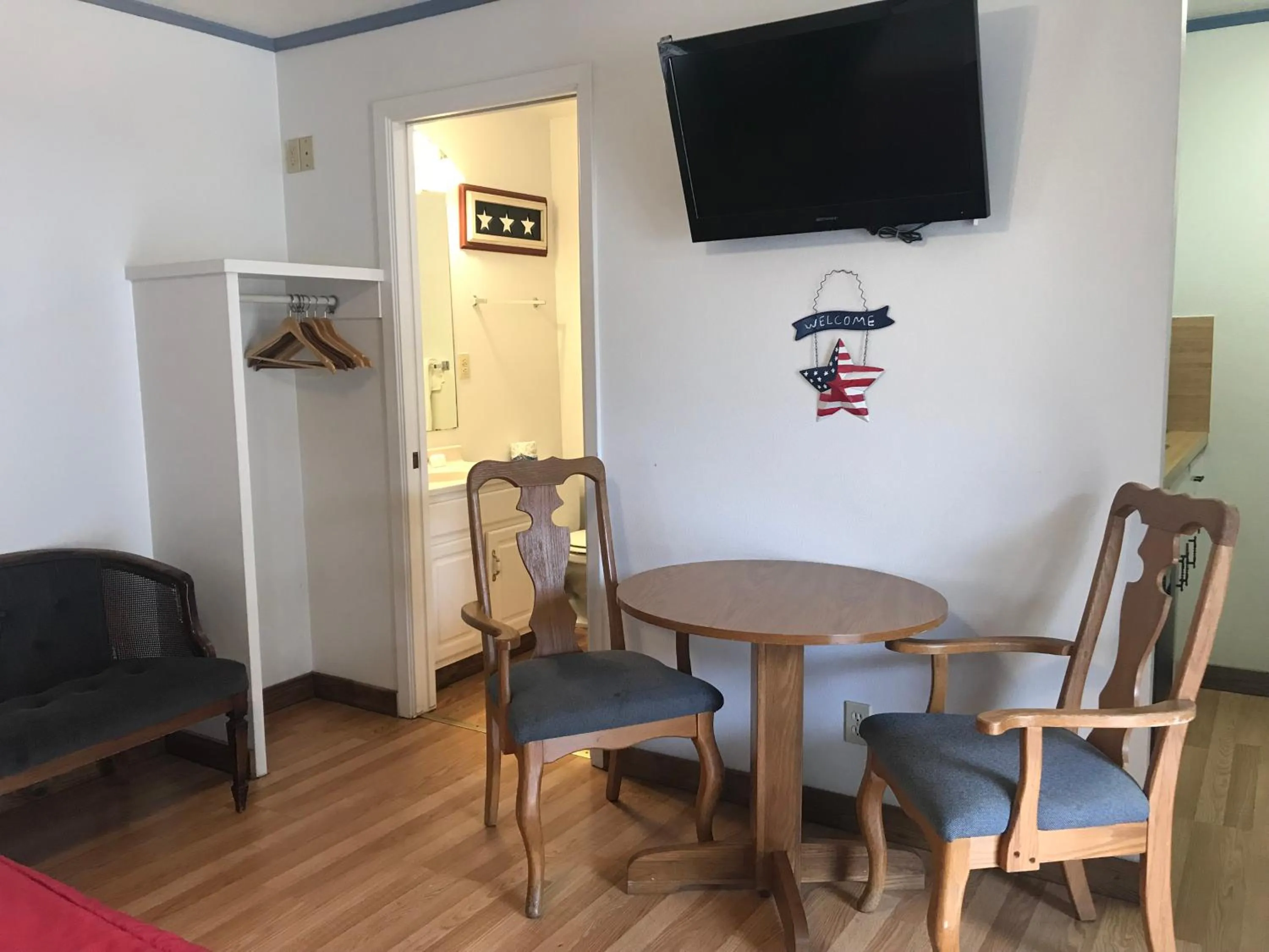 Dining area in Hotel Kitsmiller on Main