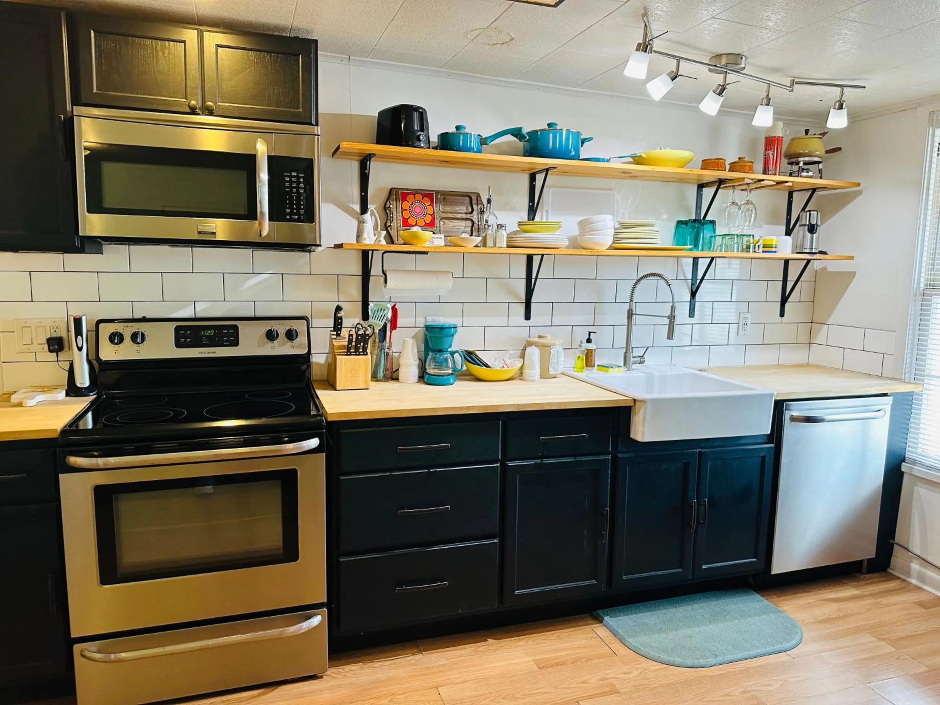 Kitchen or kitchenette in Hotel Kitsmiller on Main