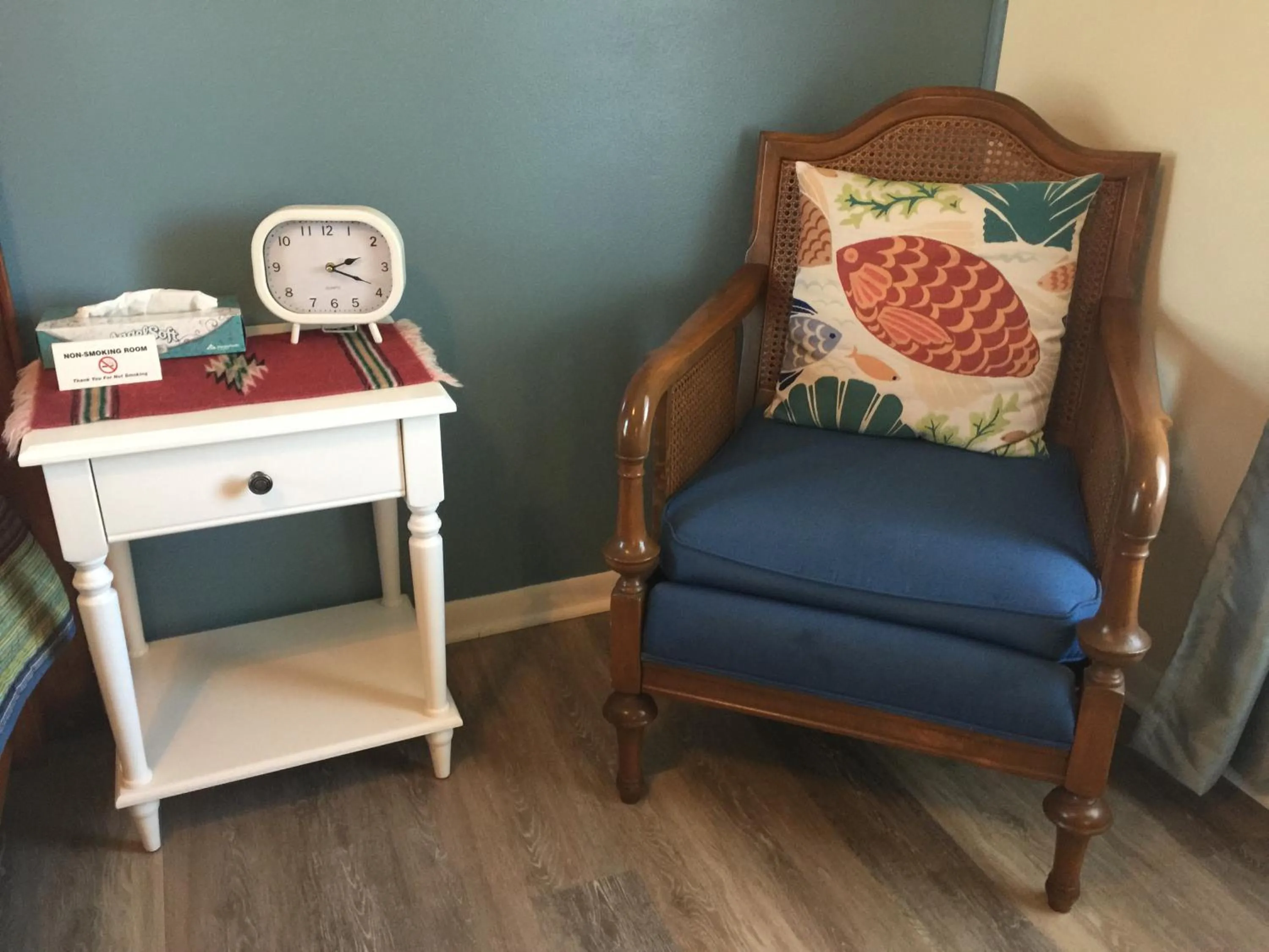 Seating area in Hotel Kitsmiller on Main