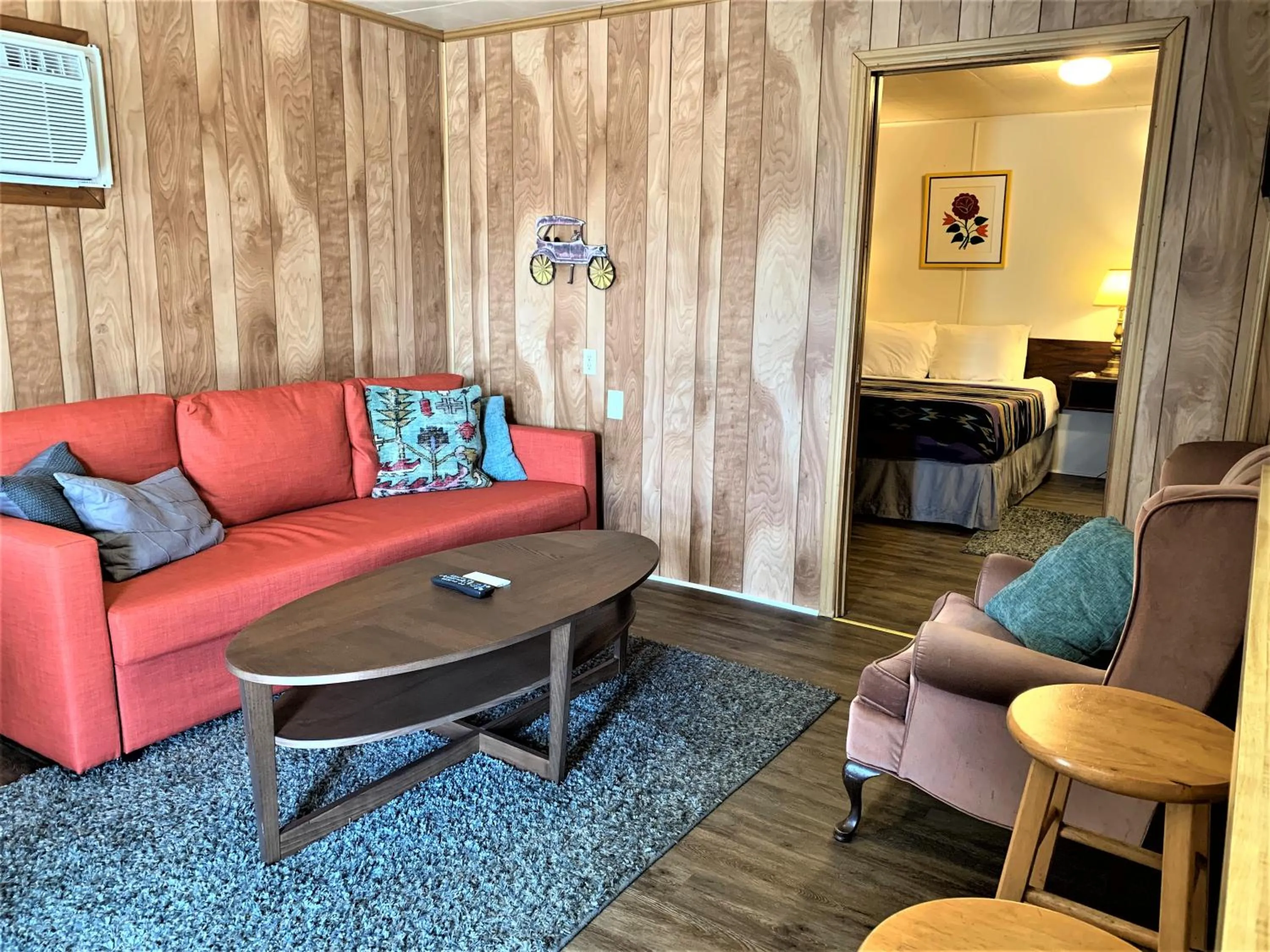 Living room in Hotel Kitsmiller on Main