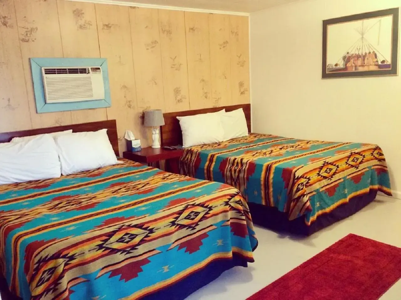 Queen Room with Two Queen Beds in Hotel Kitsmiller on Main Queen Room with Two Queen Beds in Hotel Kitsmiller on Main