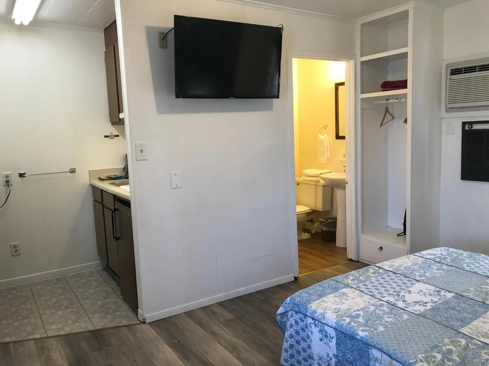 Bedroom, Bed in Hotel Kitsmiller on Main