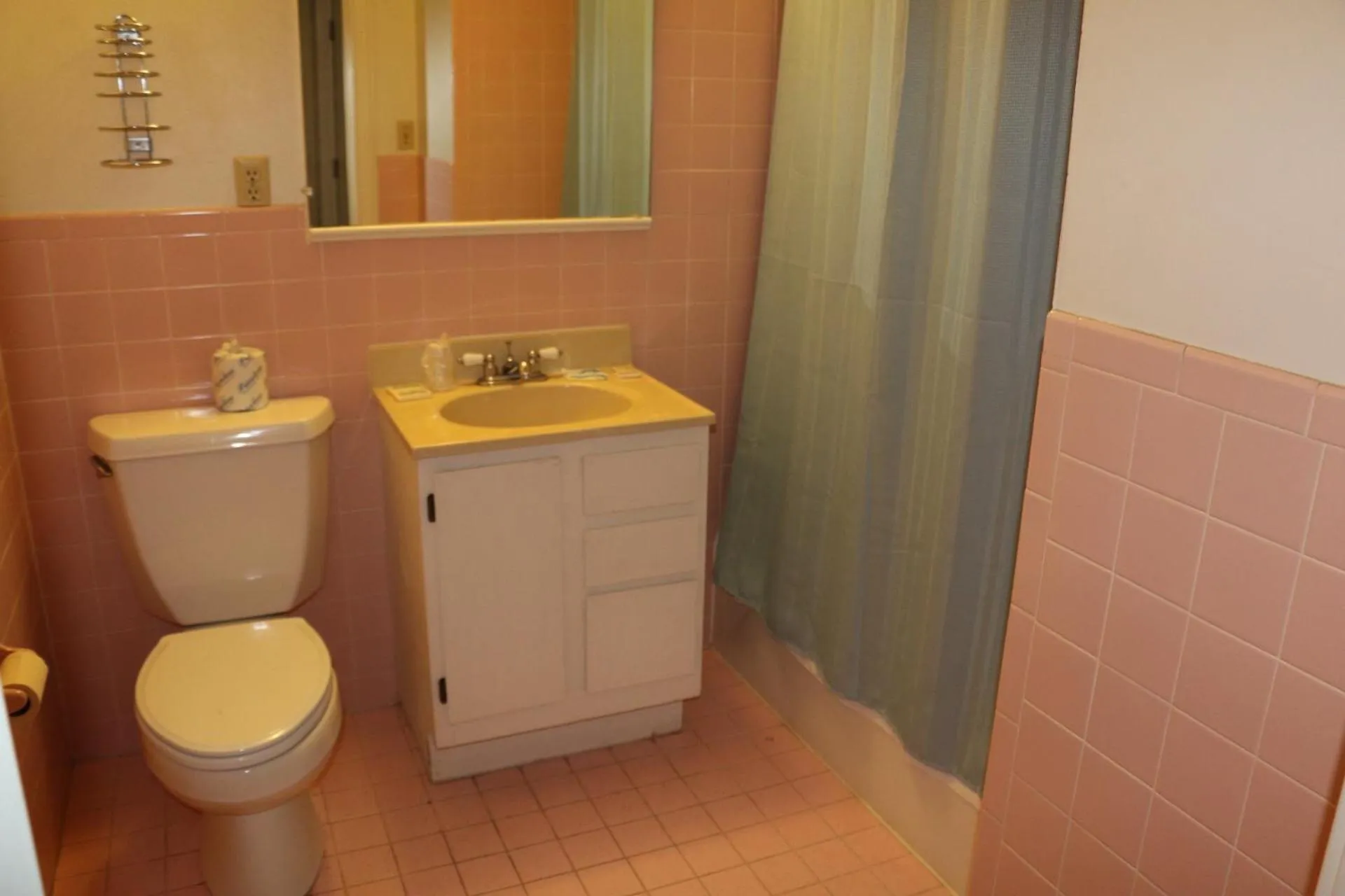 Bathroom in Hotel Kitsmiller on Main