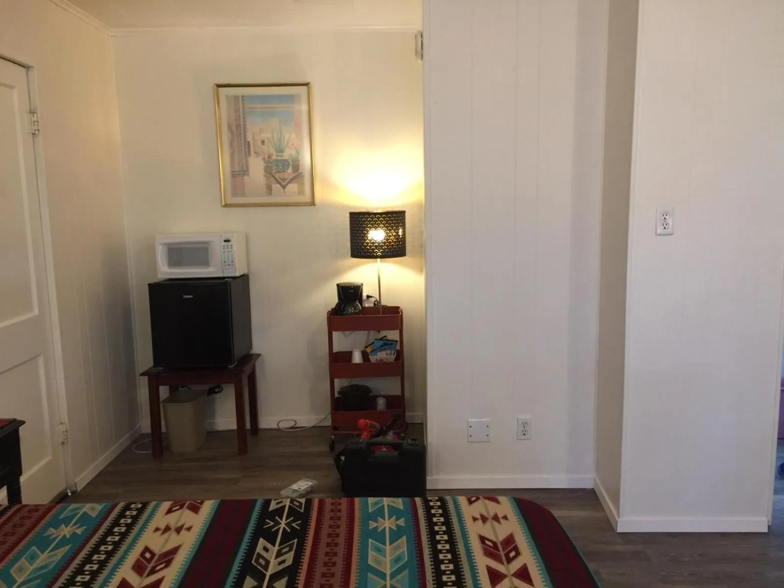 Coffee/tea facilities in Hotel Kitsmiller on Main