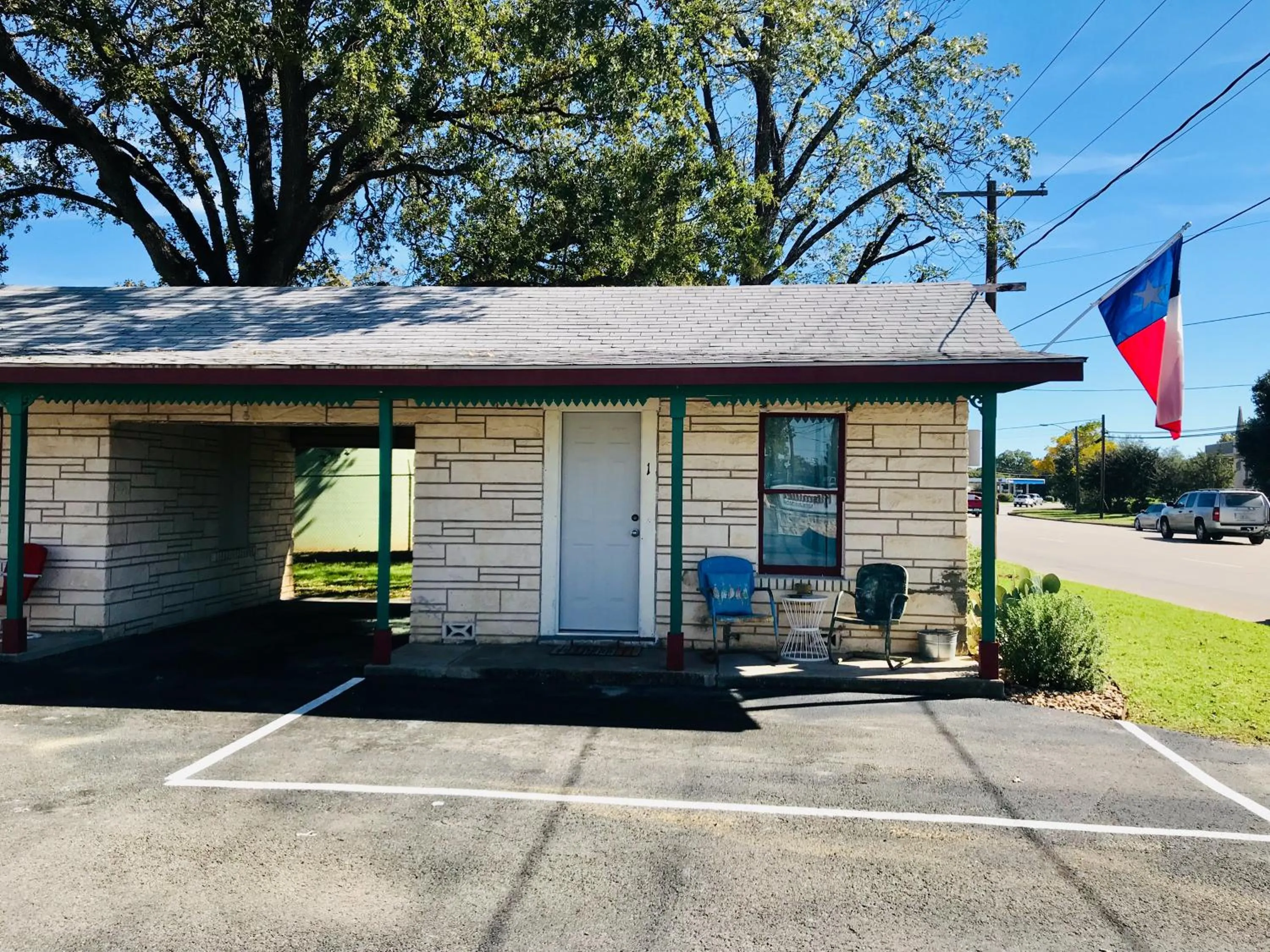 Patio in Hotel Kitsmiller on Main