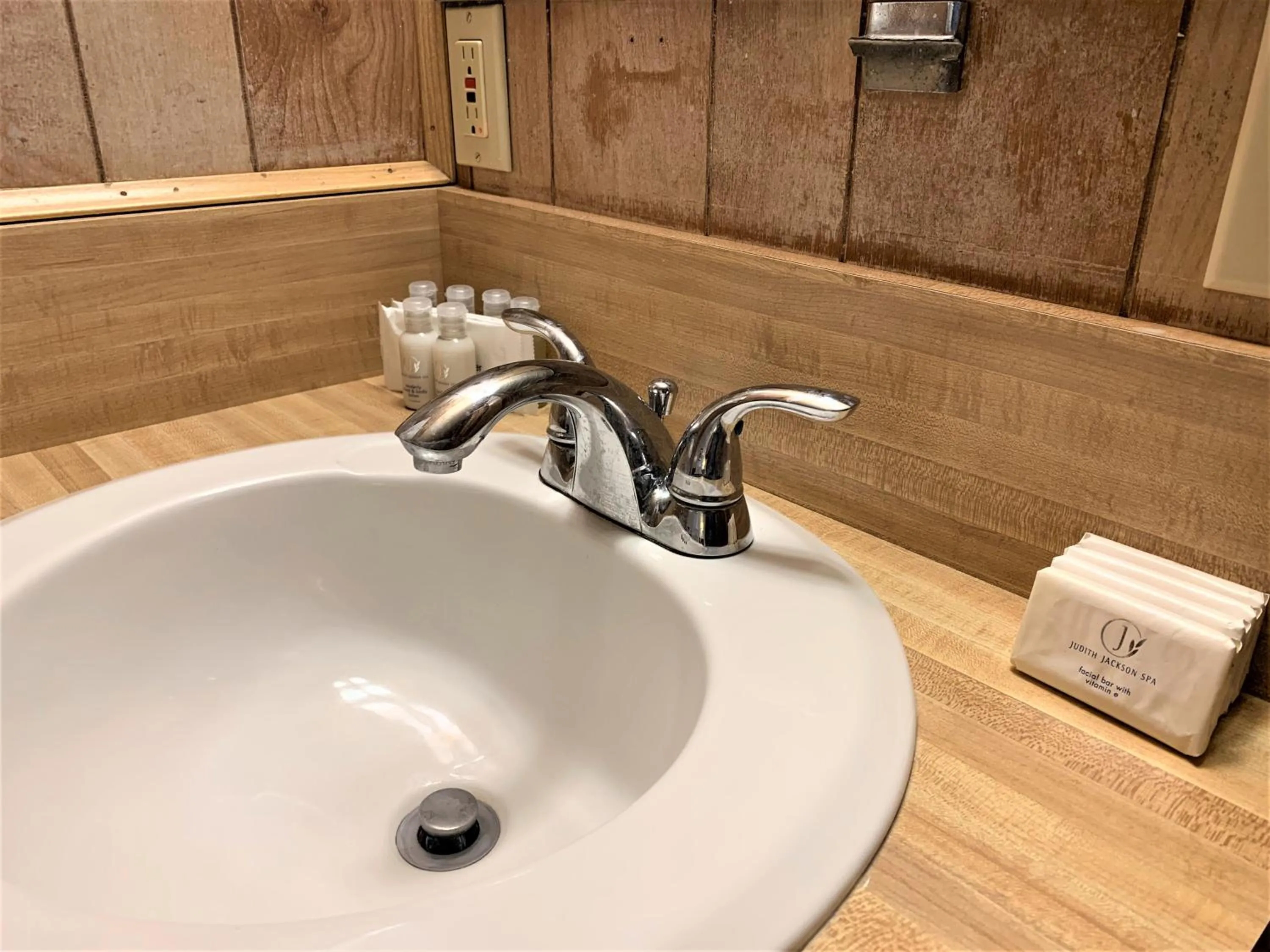 Bathroom in Hotel Kitsmiller on Main