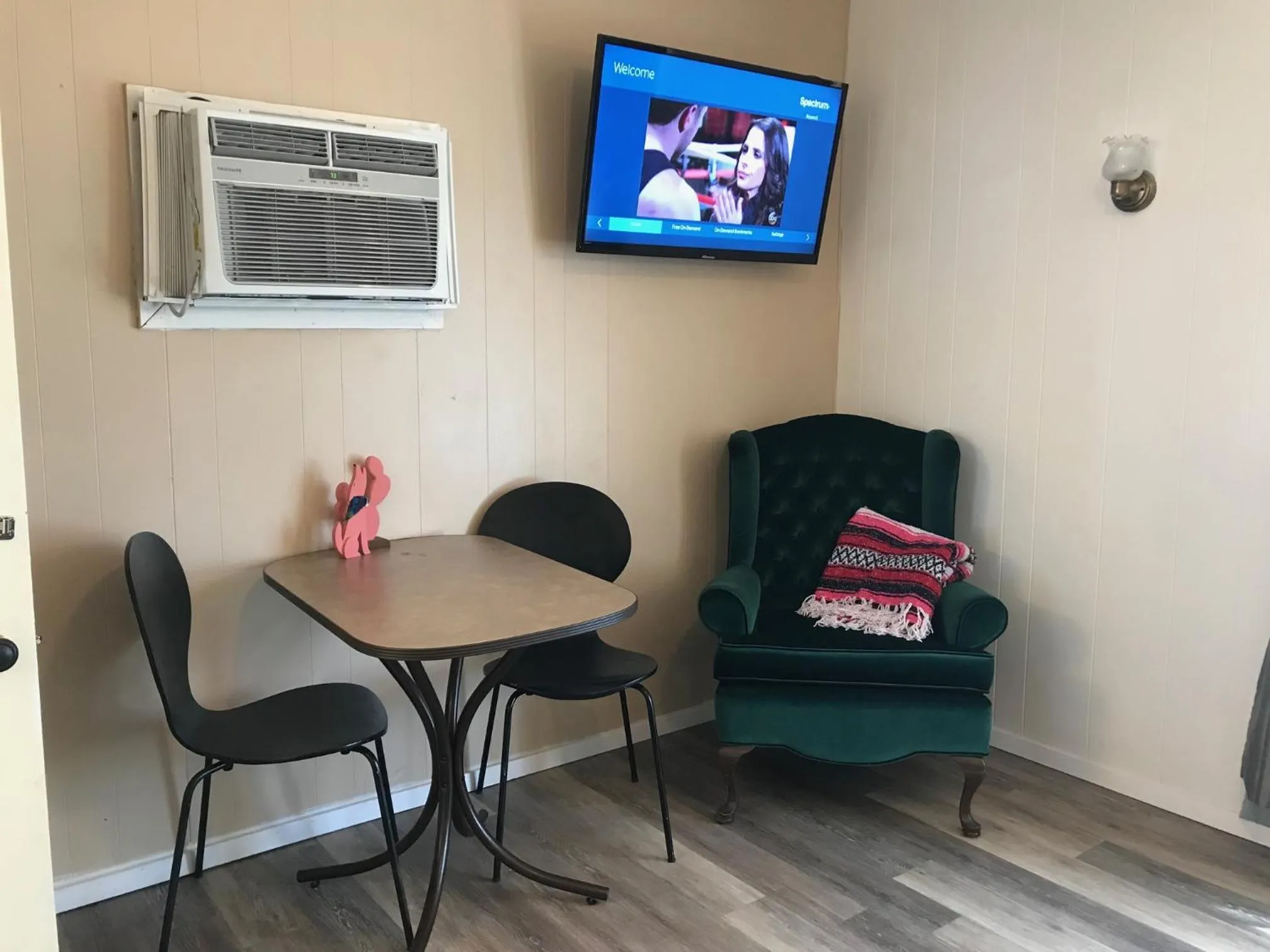 Bedroom in Hotel Kitsmiller on Main