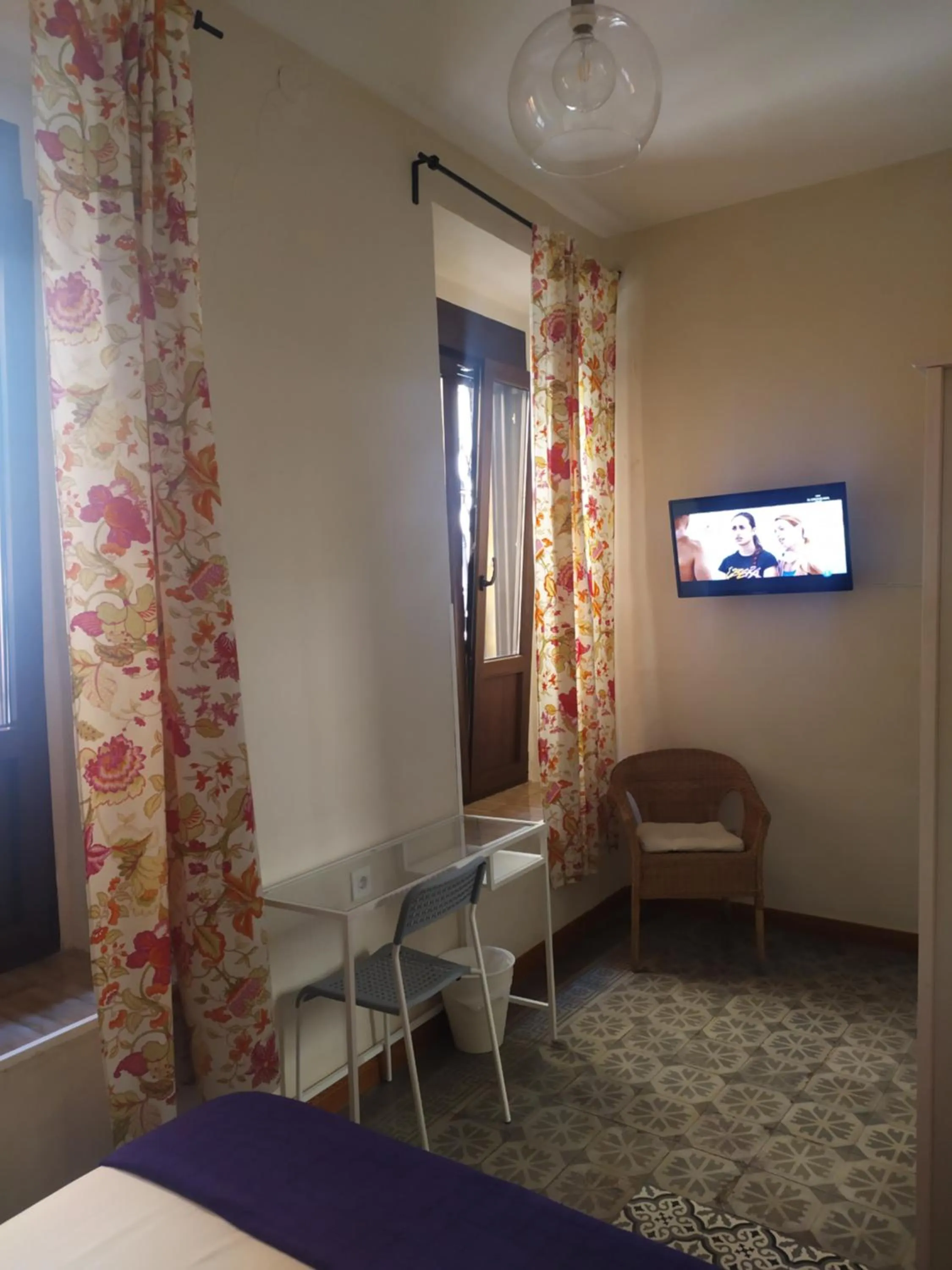 TV and multimedia, Bed in Pension Azahar