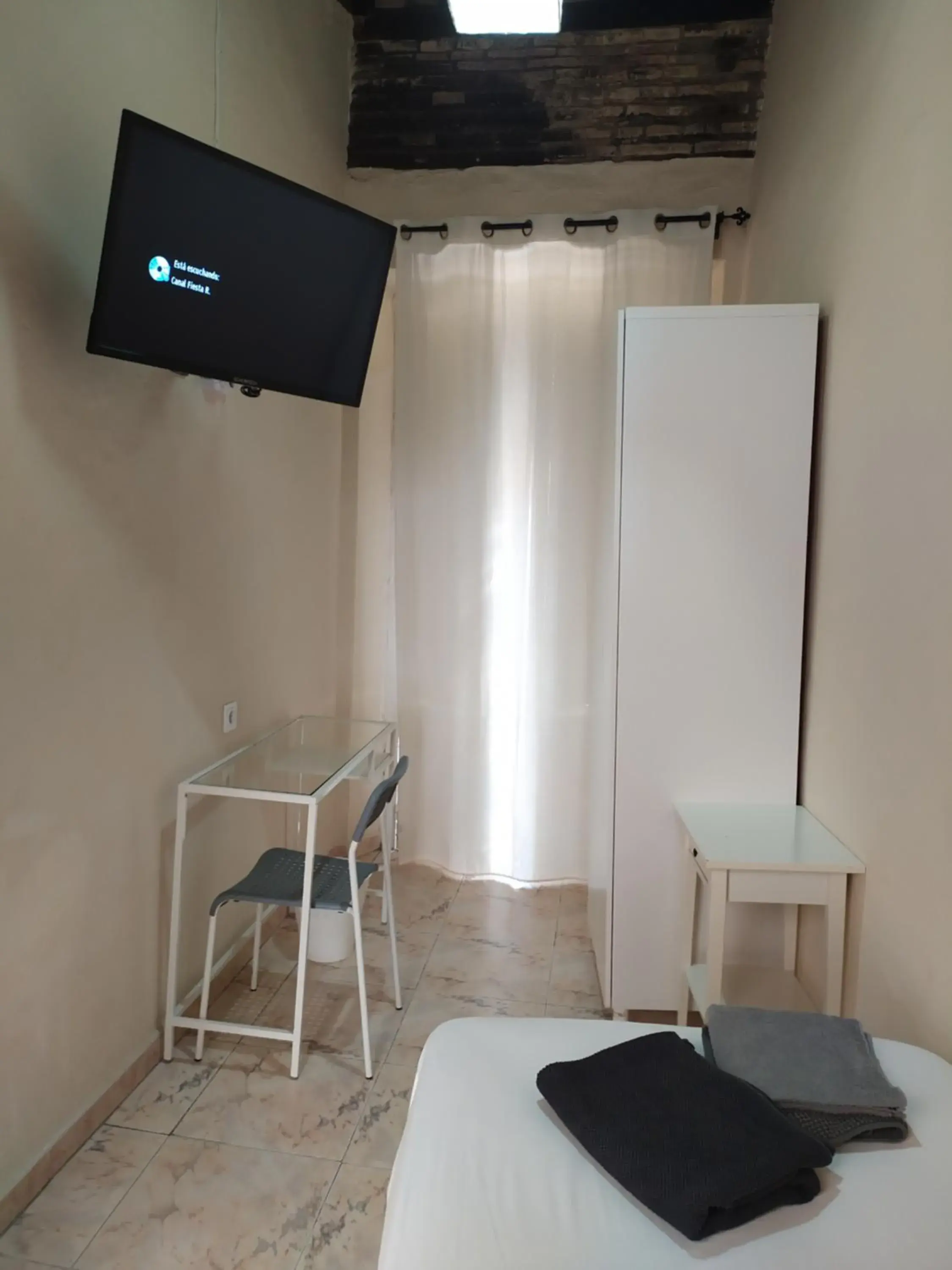 Standard Single Room with Shared Bathroom in Pension Azahar Standard Single Room with Shared Bathroom in Pension Azahar