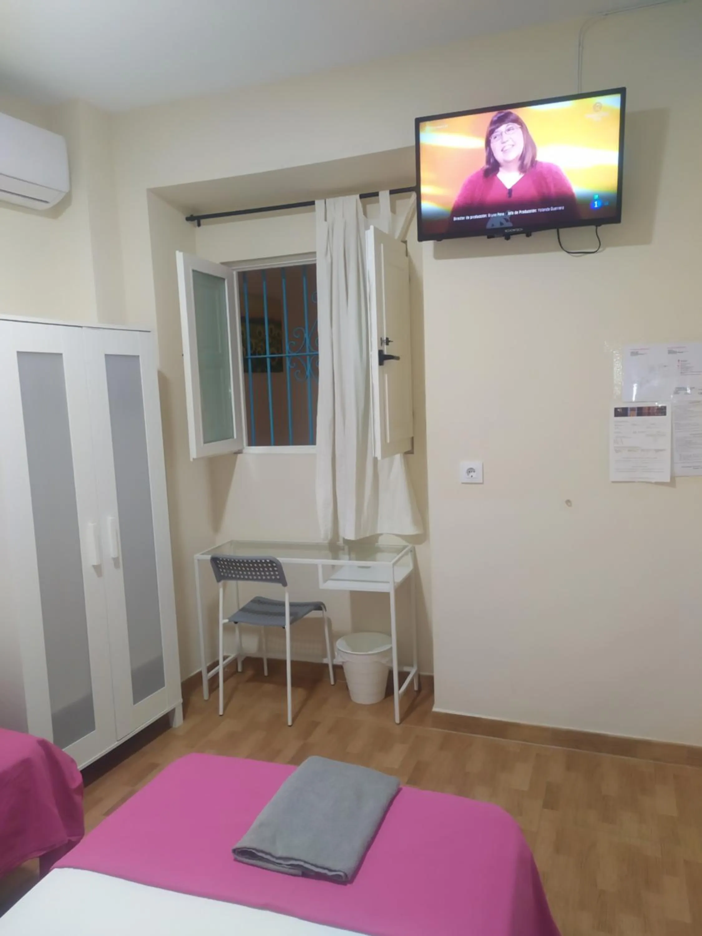 TV and multimedia, Bed in Pension Azahar