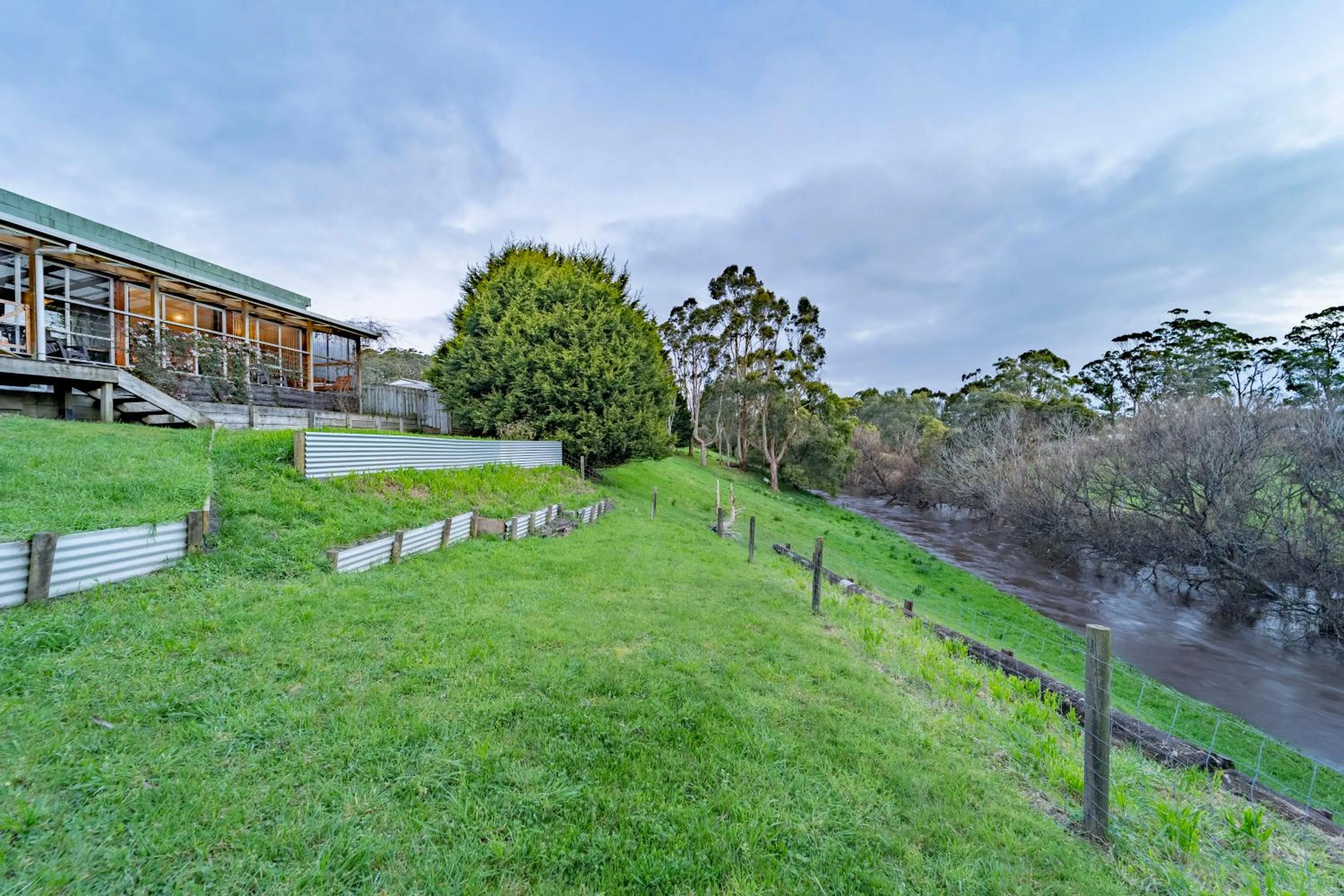 Property building in Platypus Waters B&B