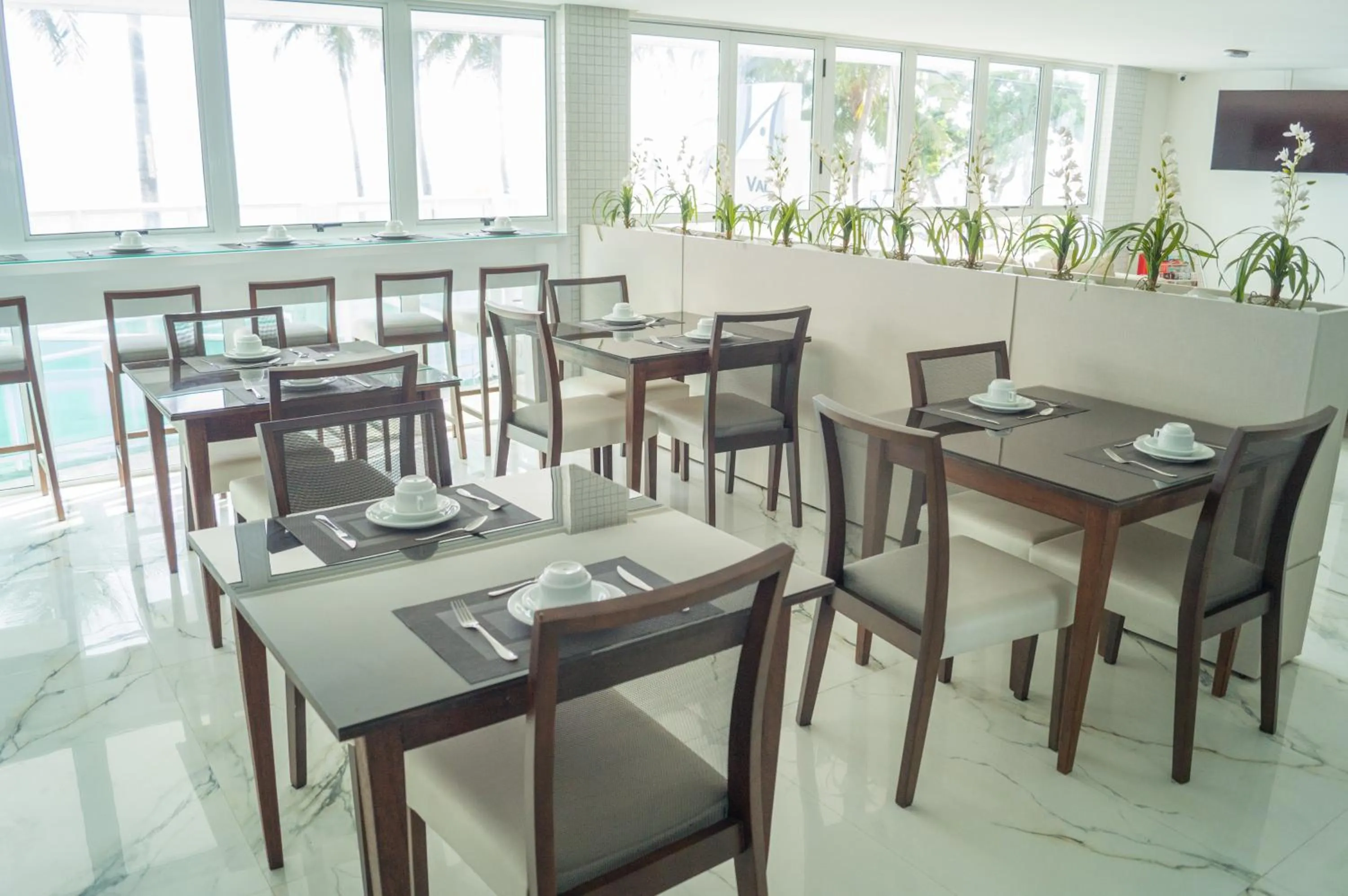 Restaurant/places to eat in Val Atlantic Hotel