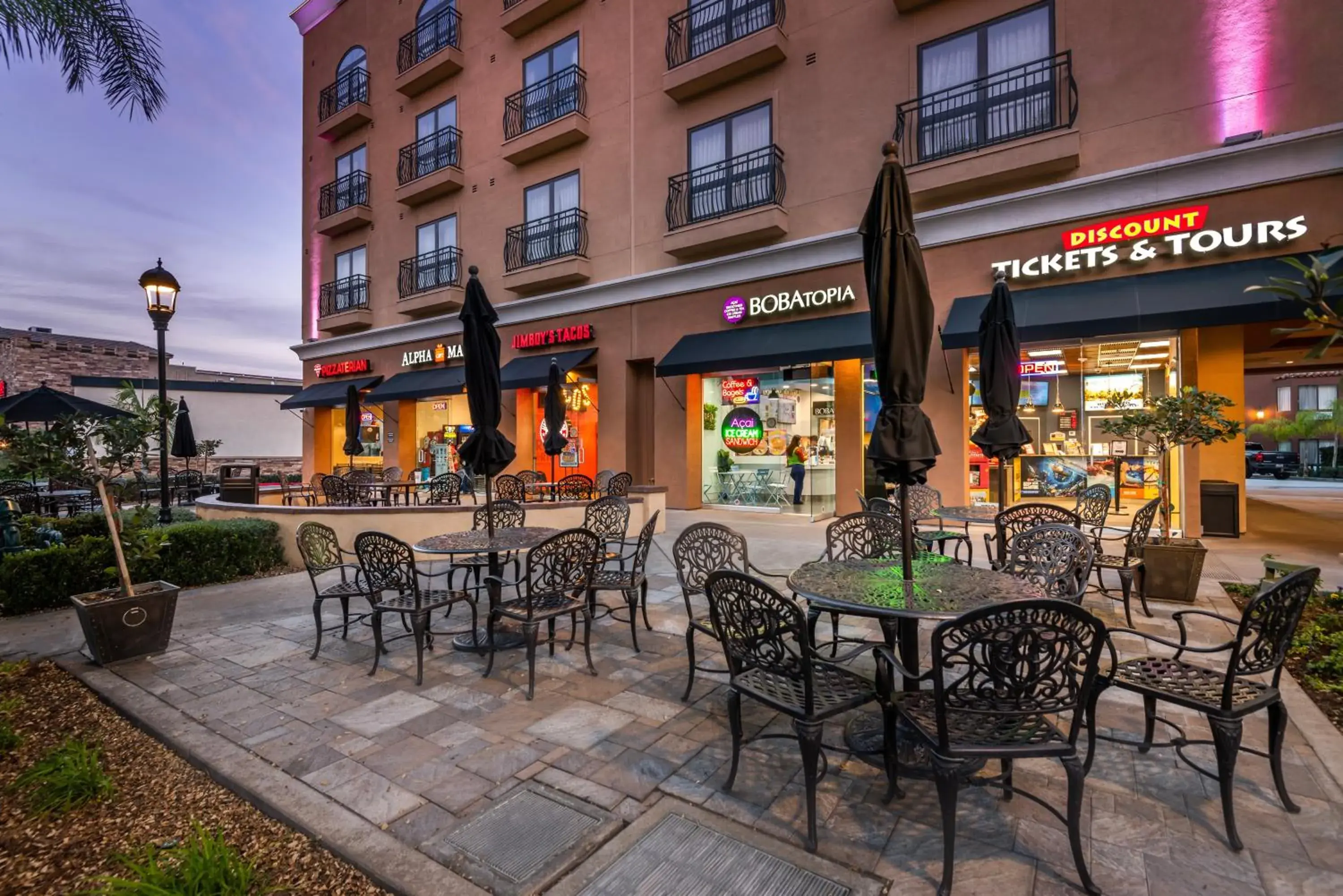 Restaurant/places to eat in Grand Legacy At The Park Restaurant/places to eat in Grand Legacy At The Park