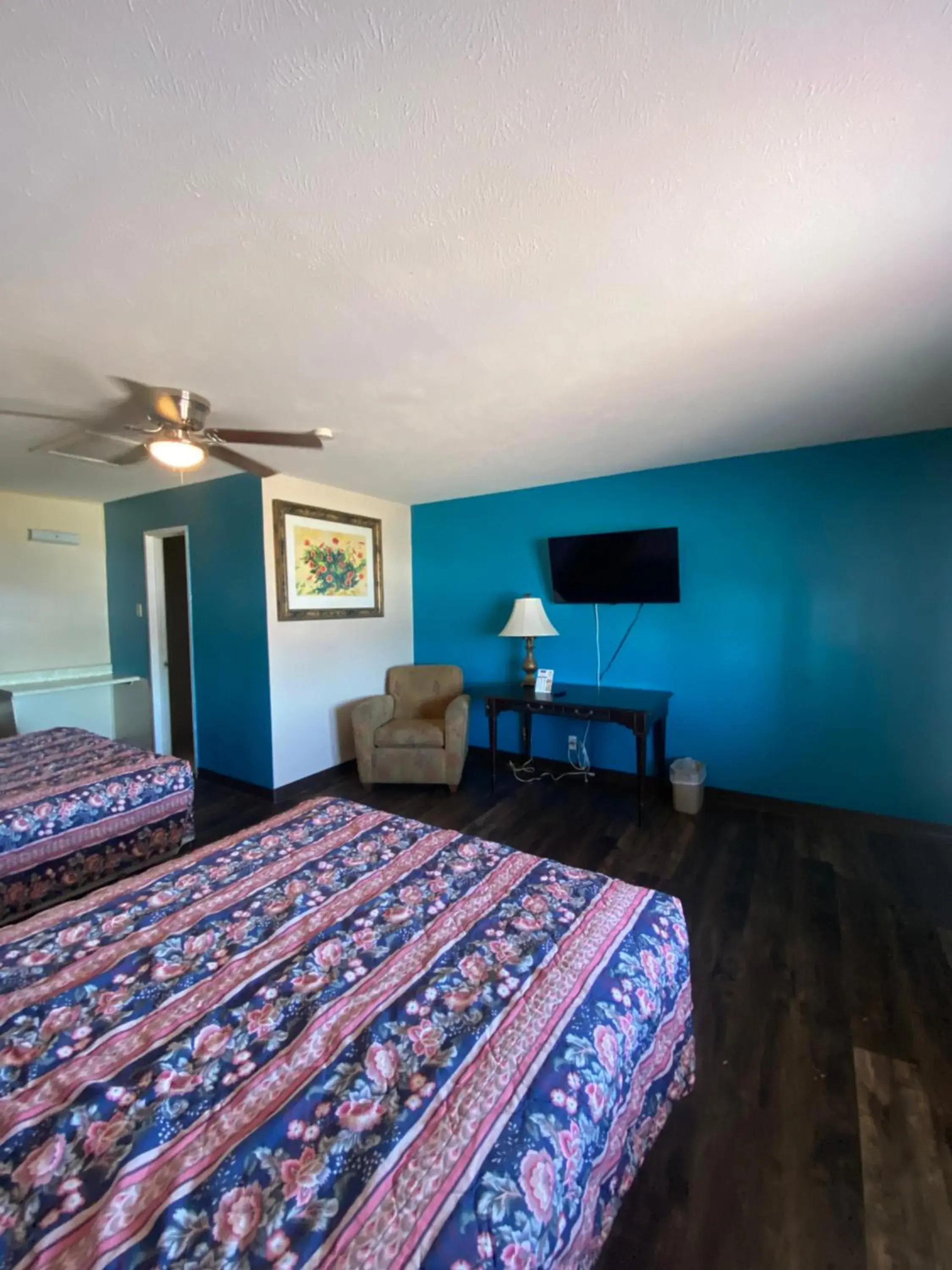 Bedroom, TV/Entertainment Center in La Hacienda Hotel