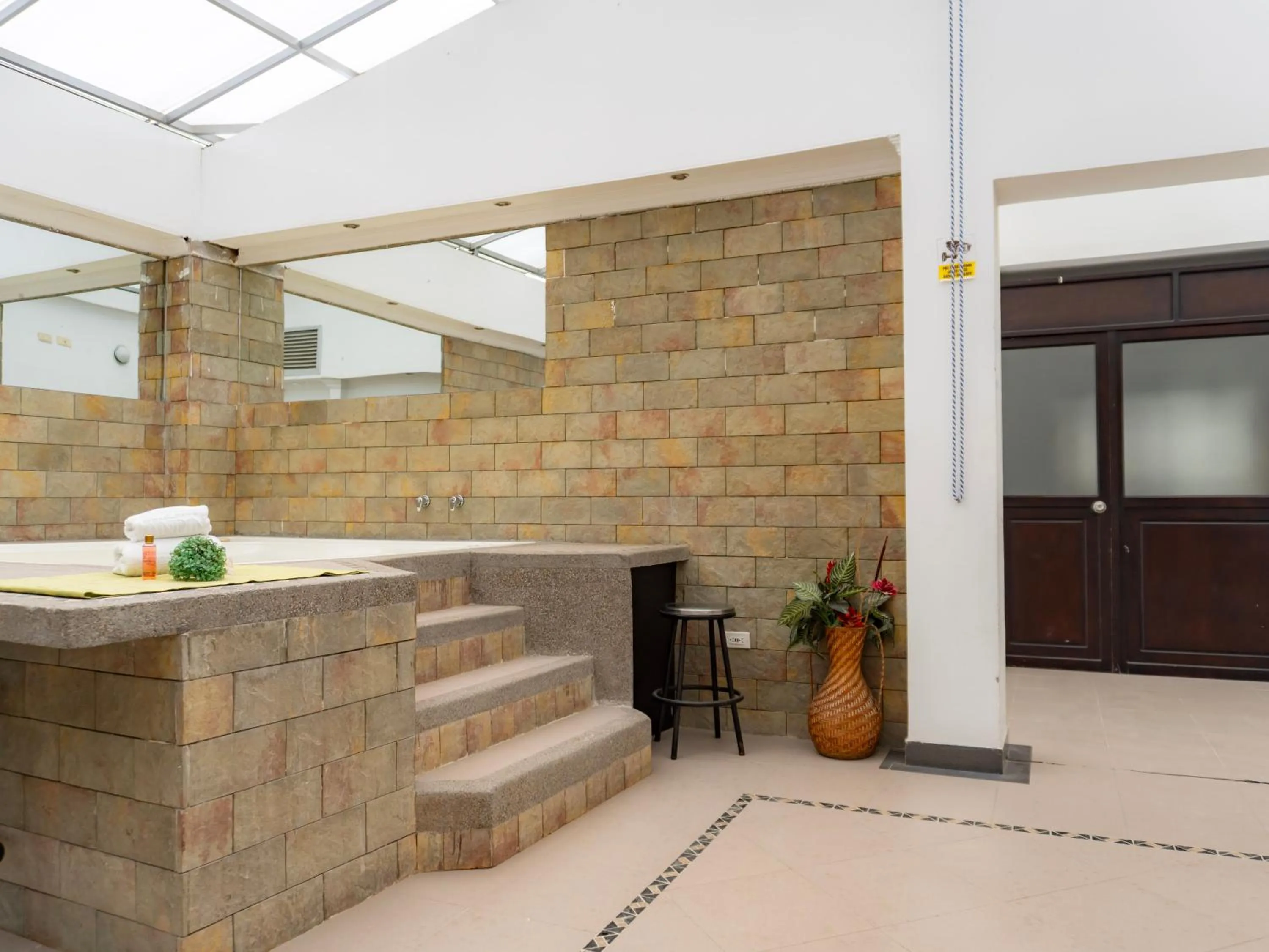 Hot Tub in Hotel Andinos Plaza Pitalito