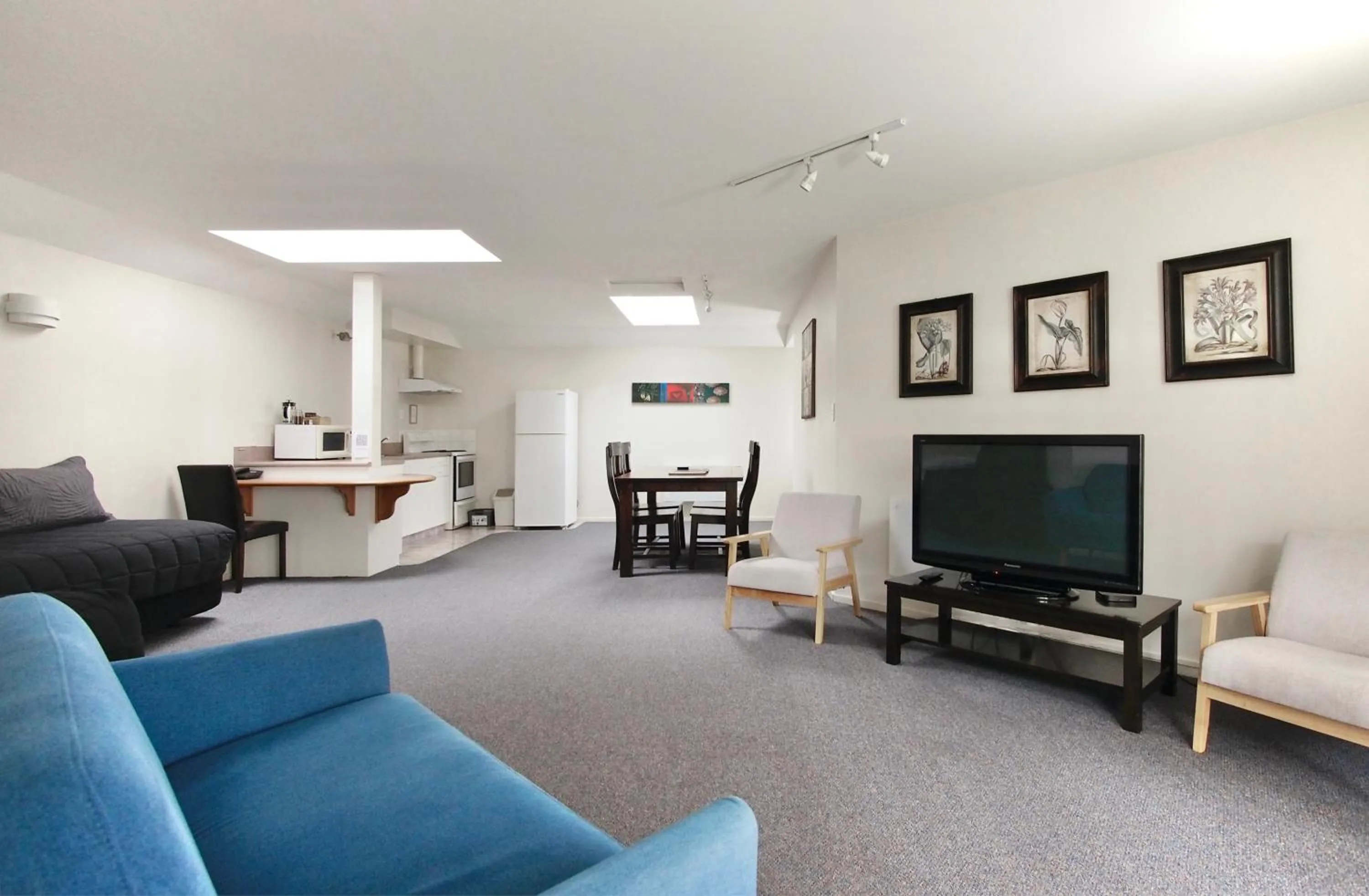 Living room in Riverlodge Motel