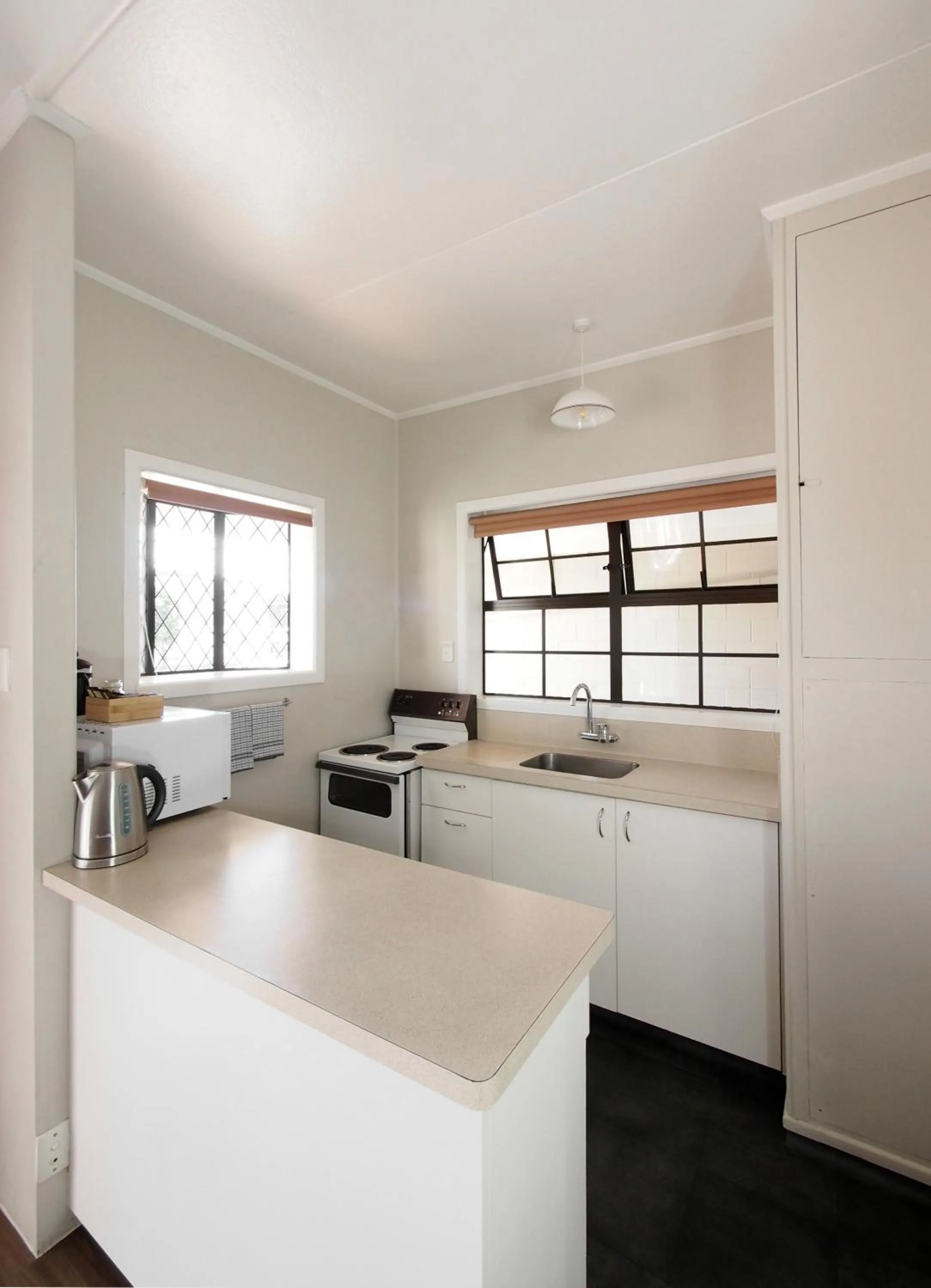 kitchen in Riverlodge Motel