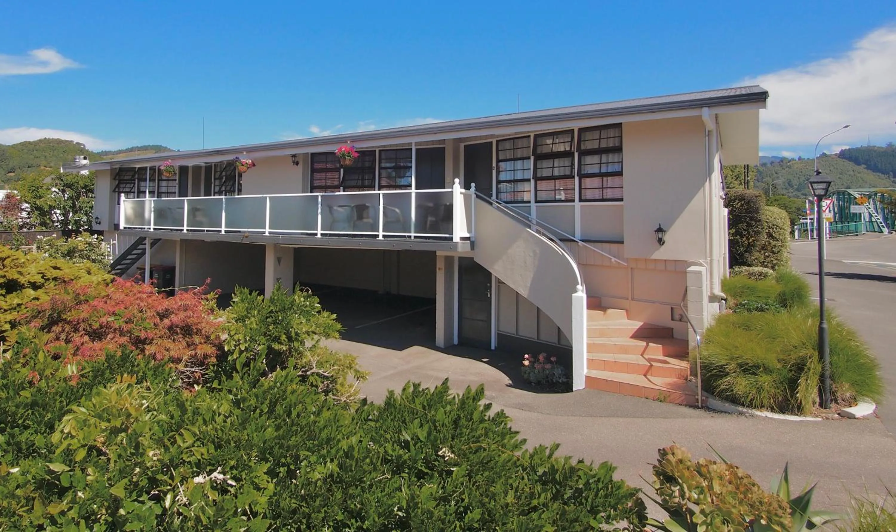 Property building in Riverlodge Motel