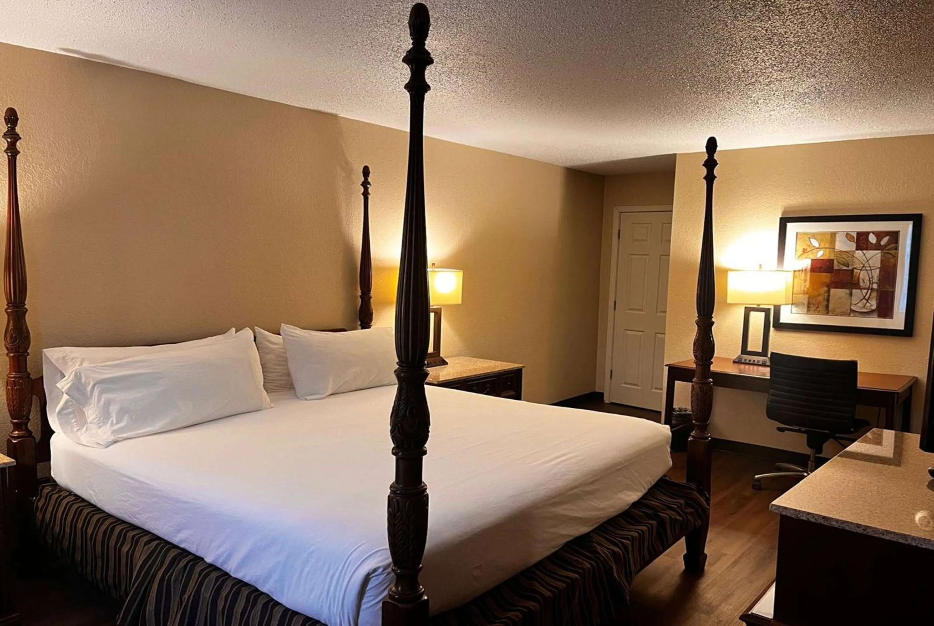 Photo of the whole room, Bed in Wyndham Garden Warsaw