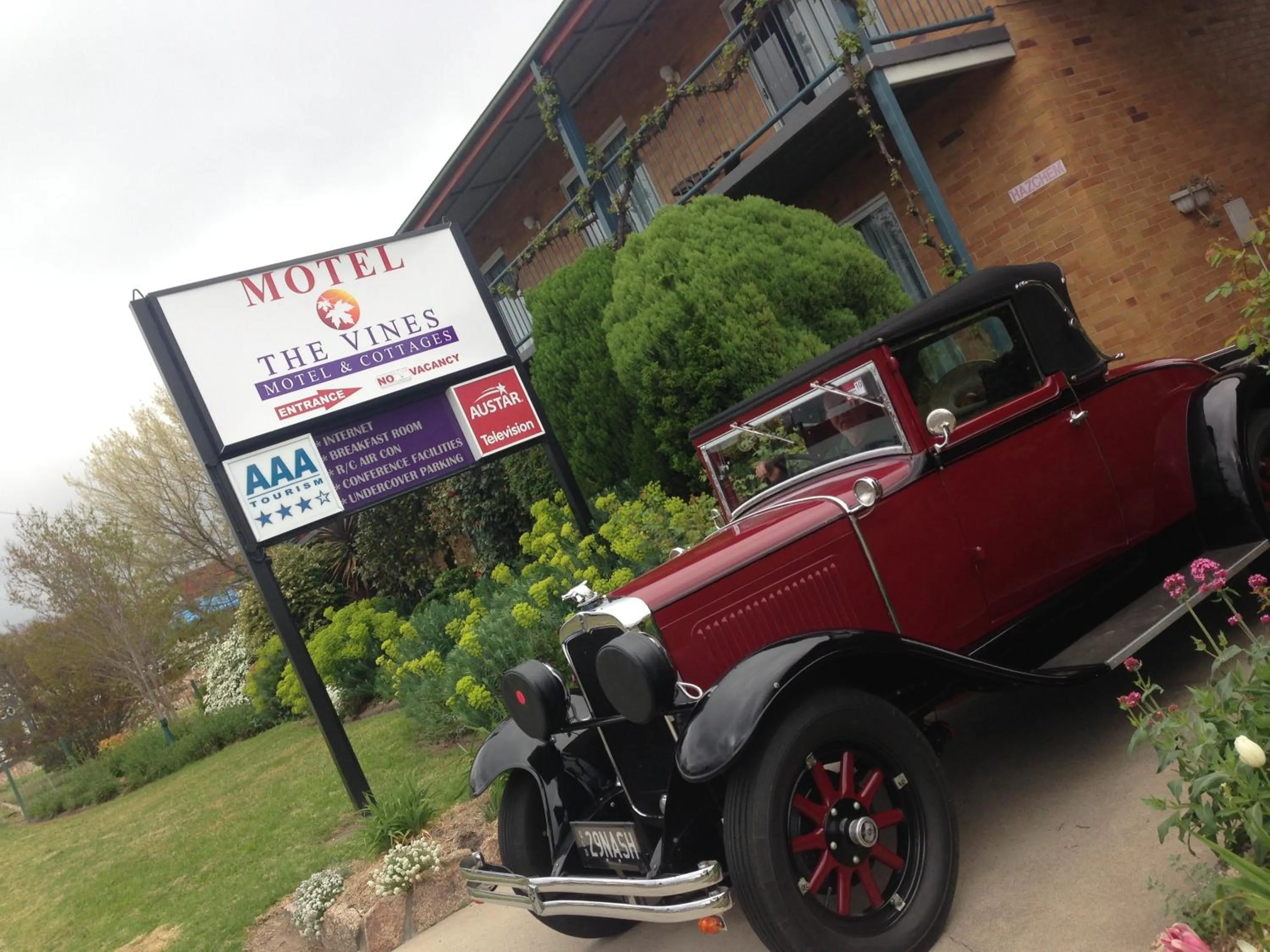 Facade/entrance in The Vines Motel & Cottages