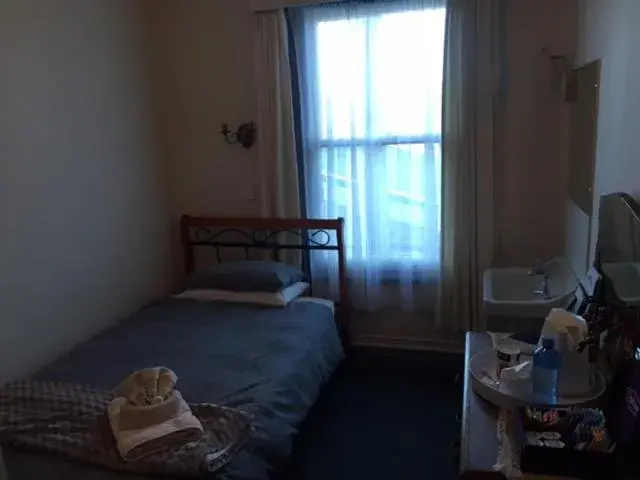 Single Room with Shared Bathroom - single occupancy in The Kentish Hotel Single Room with Shared Bathroom - single occupancy in The Kentish Hotel