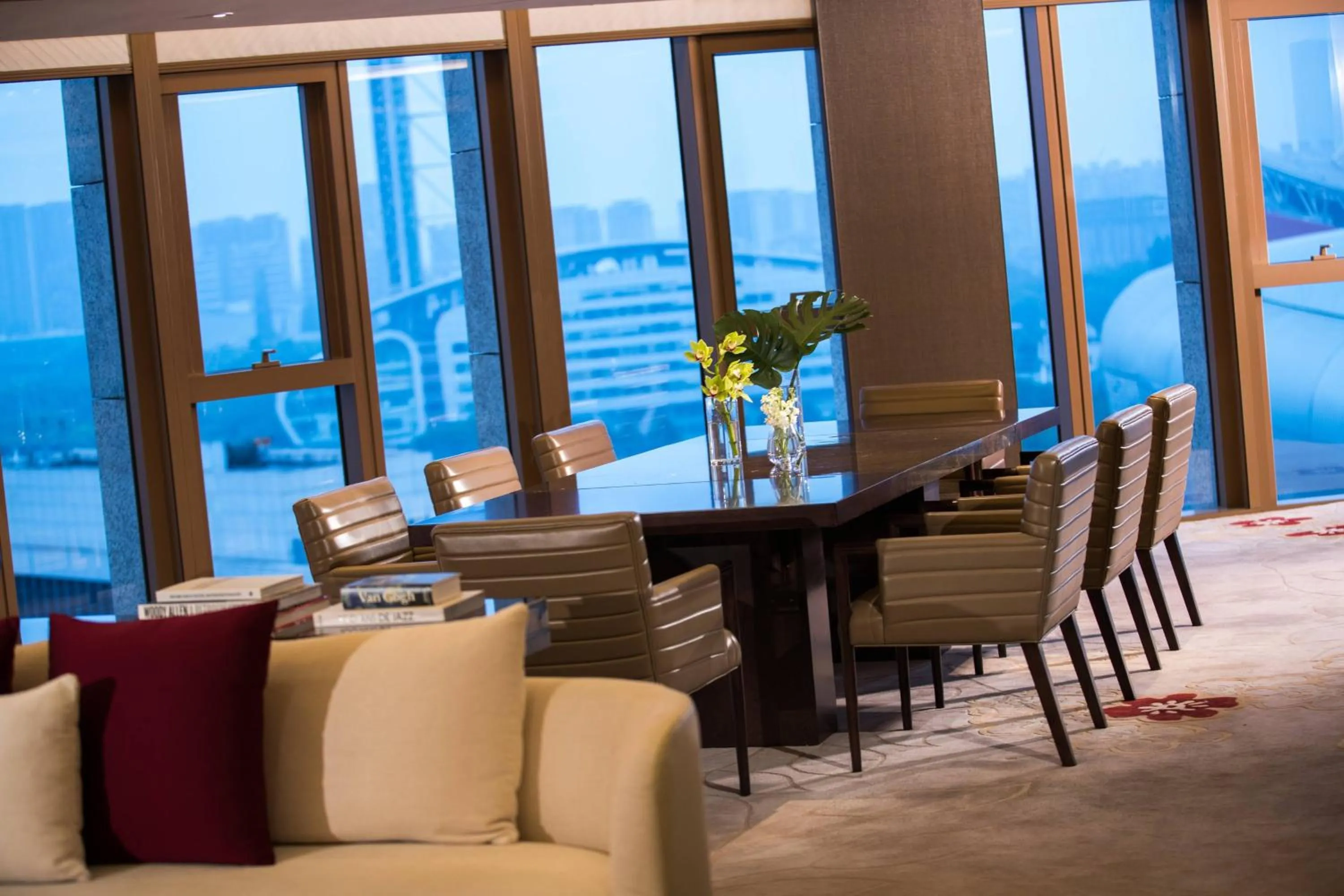 Living room in Renaissance Nanjing Olympic Centre Hotel