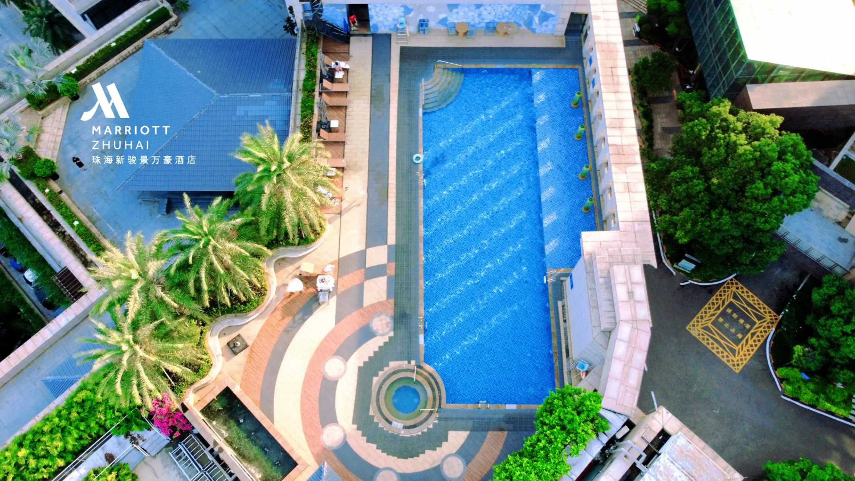 Swimming pool in Zhuhai Marriott Hotel