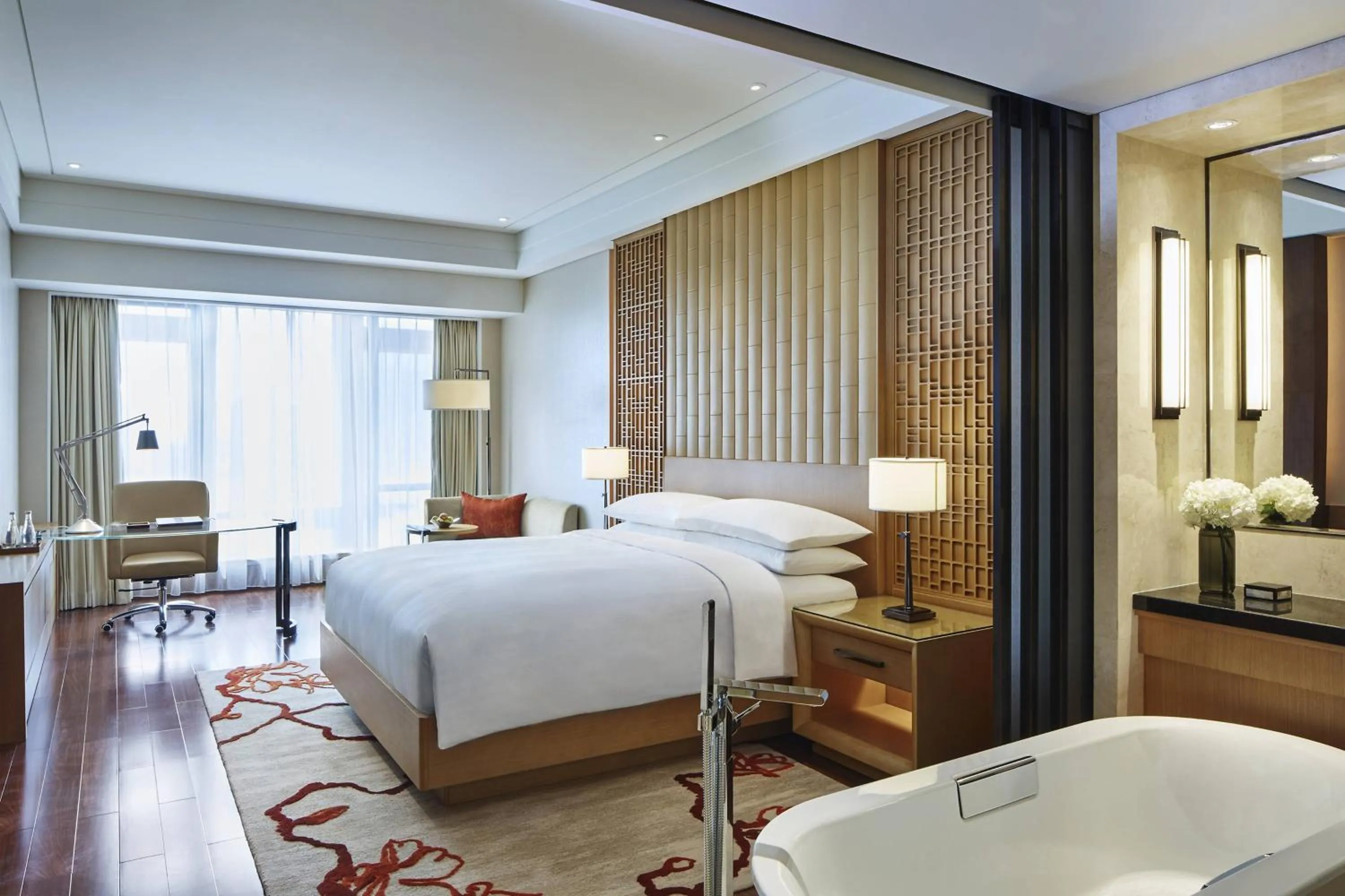 Photo of the whole room, Bed in Zhuhai Marriott Hotel