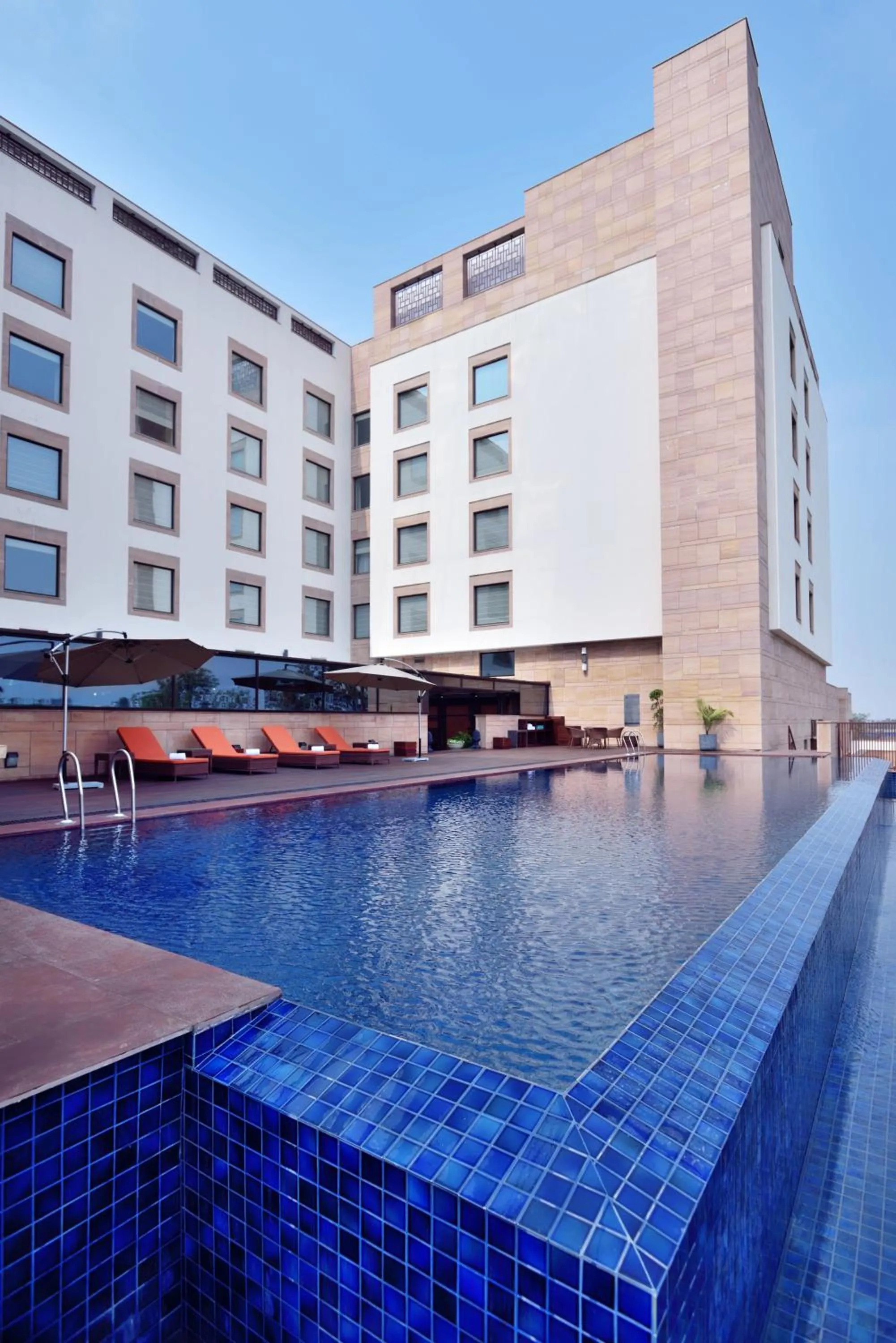 Swimming pool in Courtyard by Marriott Raipur