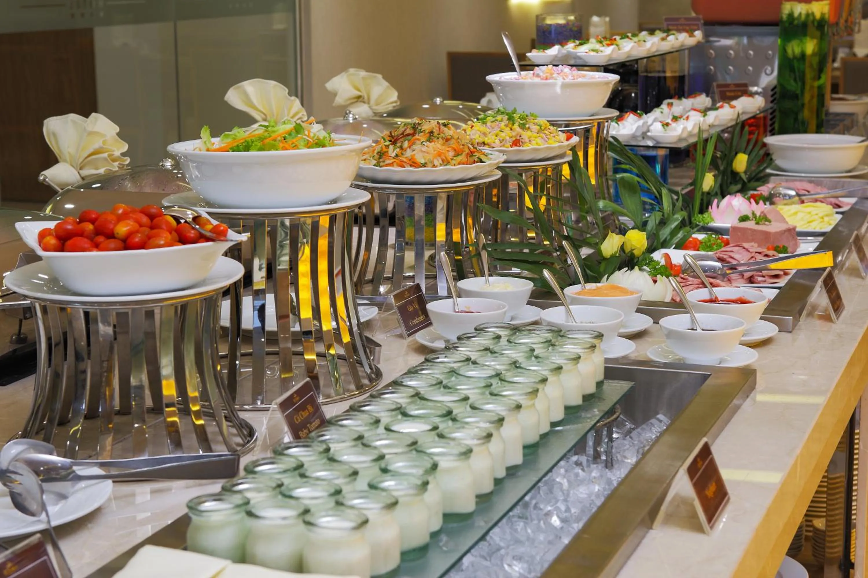 Restaurant/places to eat in Rosaka Nha Trang Hotel