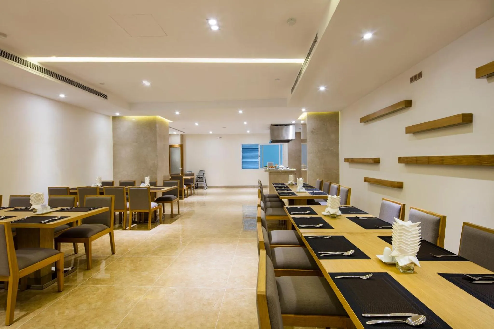 Restaurant/places to eat in Rosaka Nha Trang Hotel