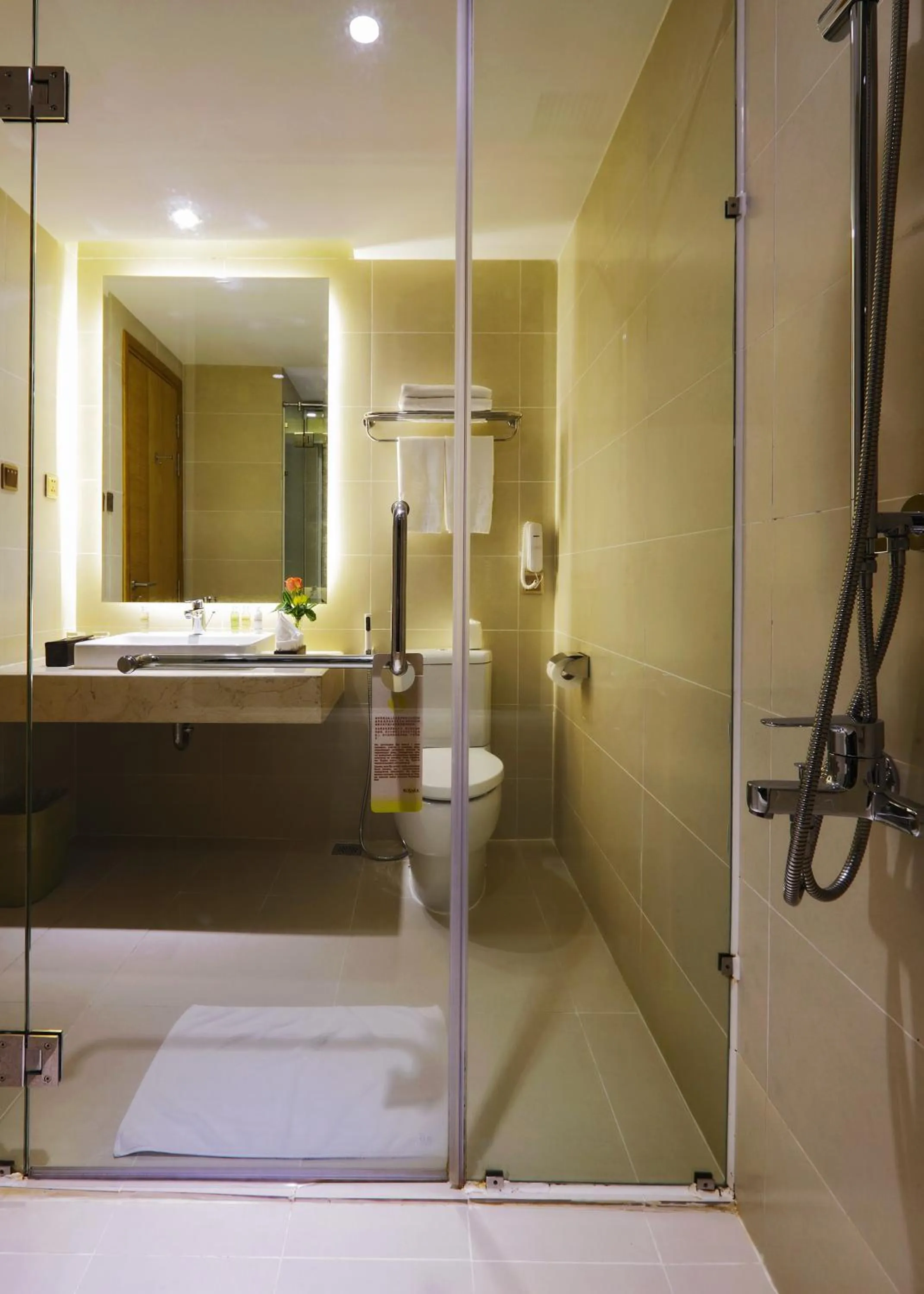 Bathroom in Rosaka Nha Trang Hotel