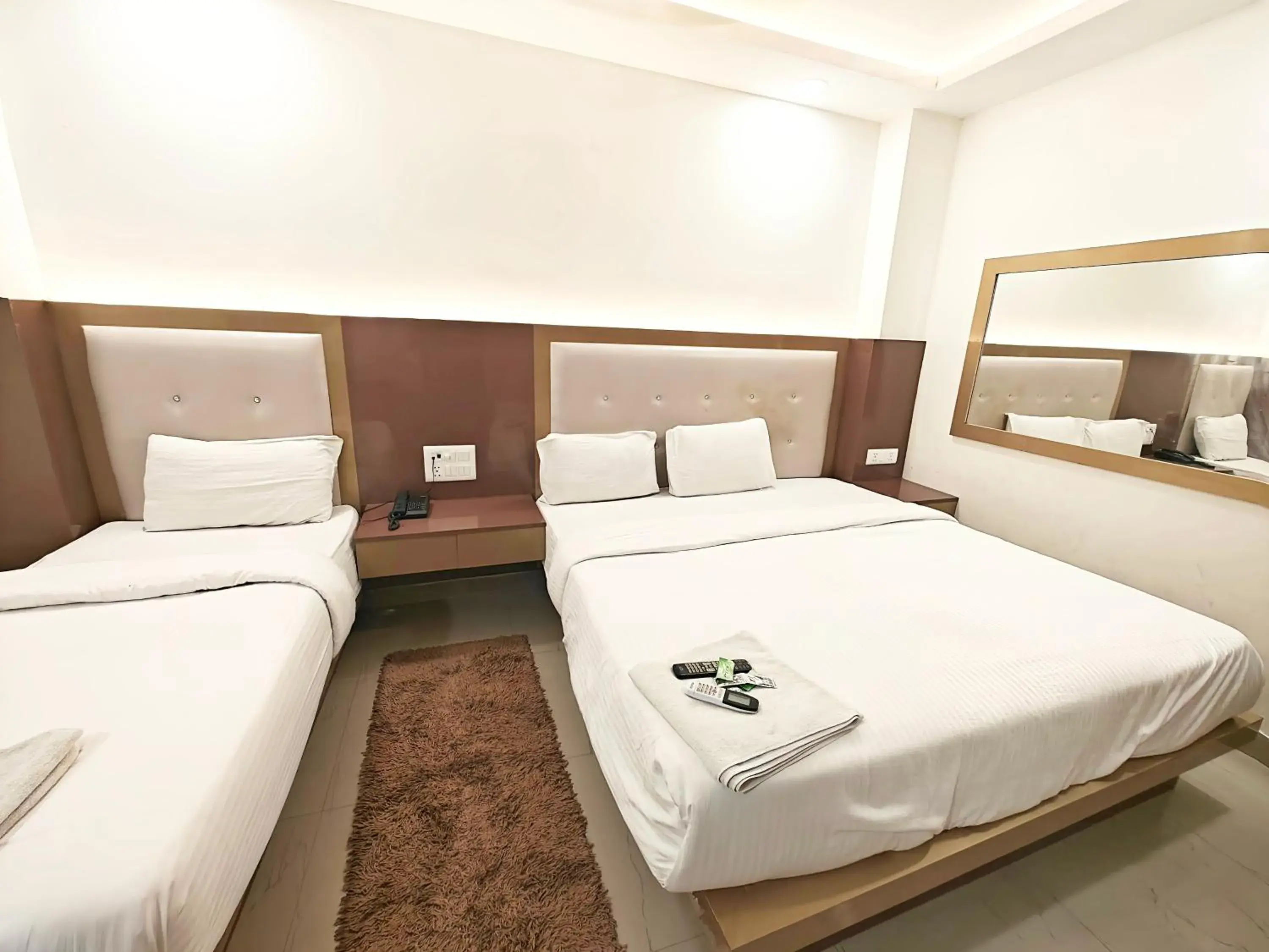 Deluxe Triple Room in Hotel Apple Villa - New Delhi Deluxe Triple Room in Hotel Apple Villa - New Delhi
