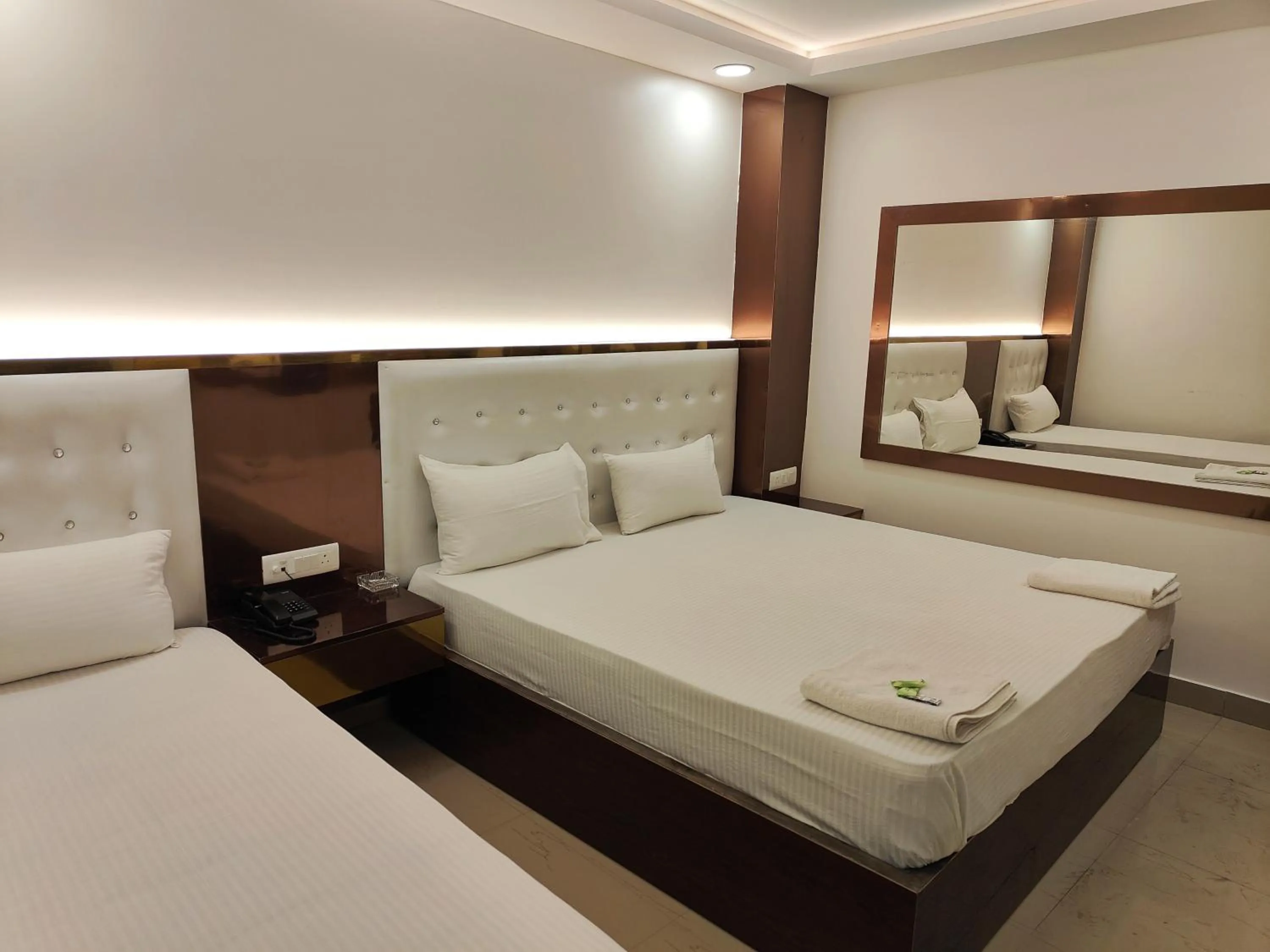 Photo of the whole room, Bed in Hotel Apple Villa - New Delhi