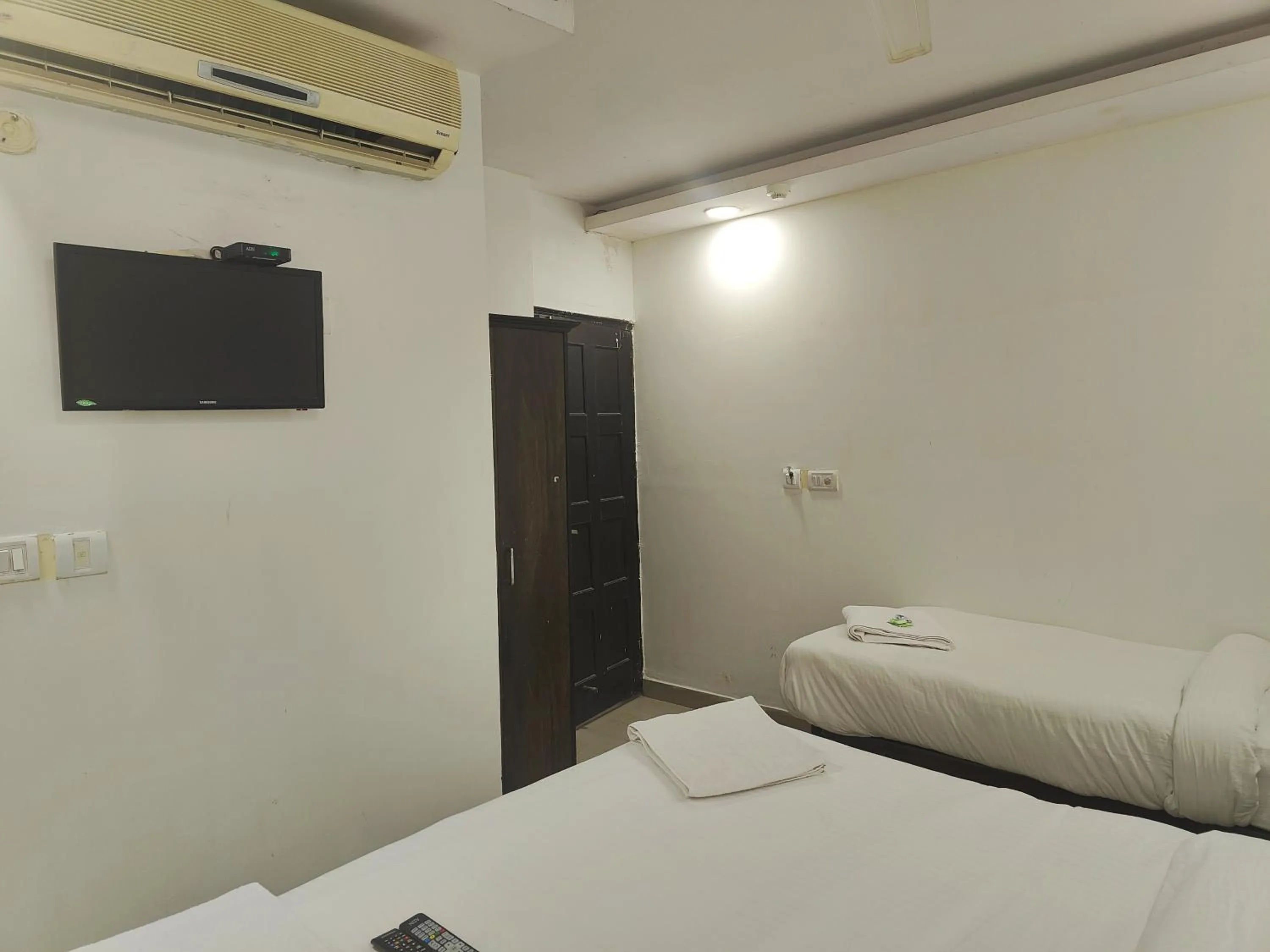 TV and multimedia, Bed in Hotel Apple Villa - New Delhi