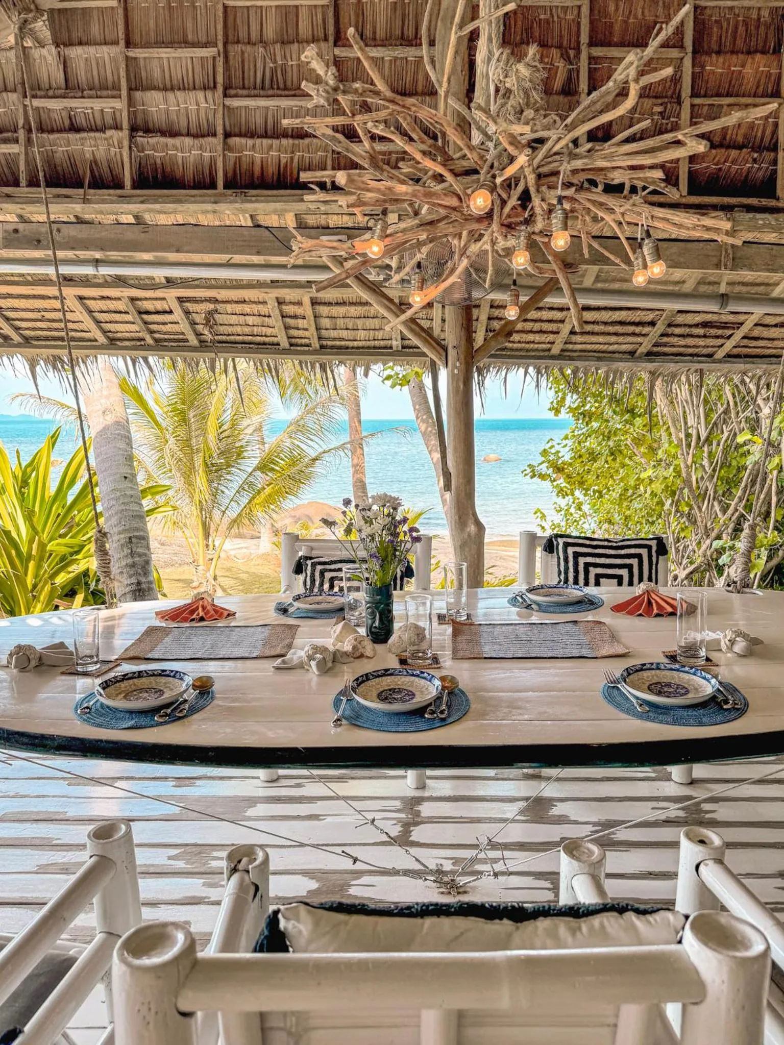 Restaurant/places to eat in Somewhere Only We Know Resort