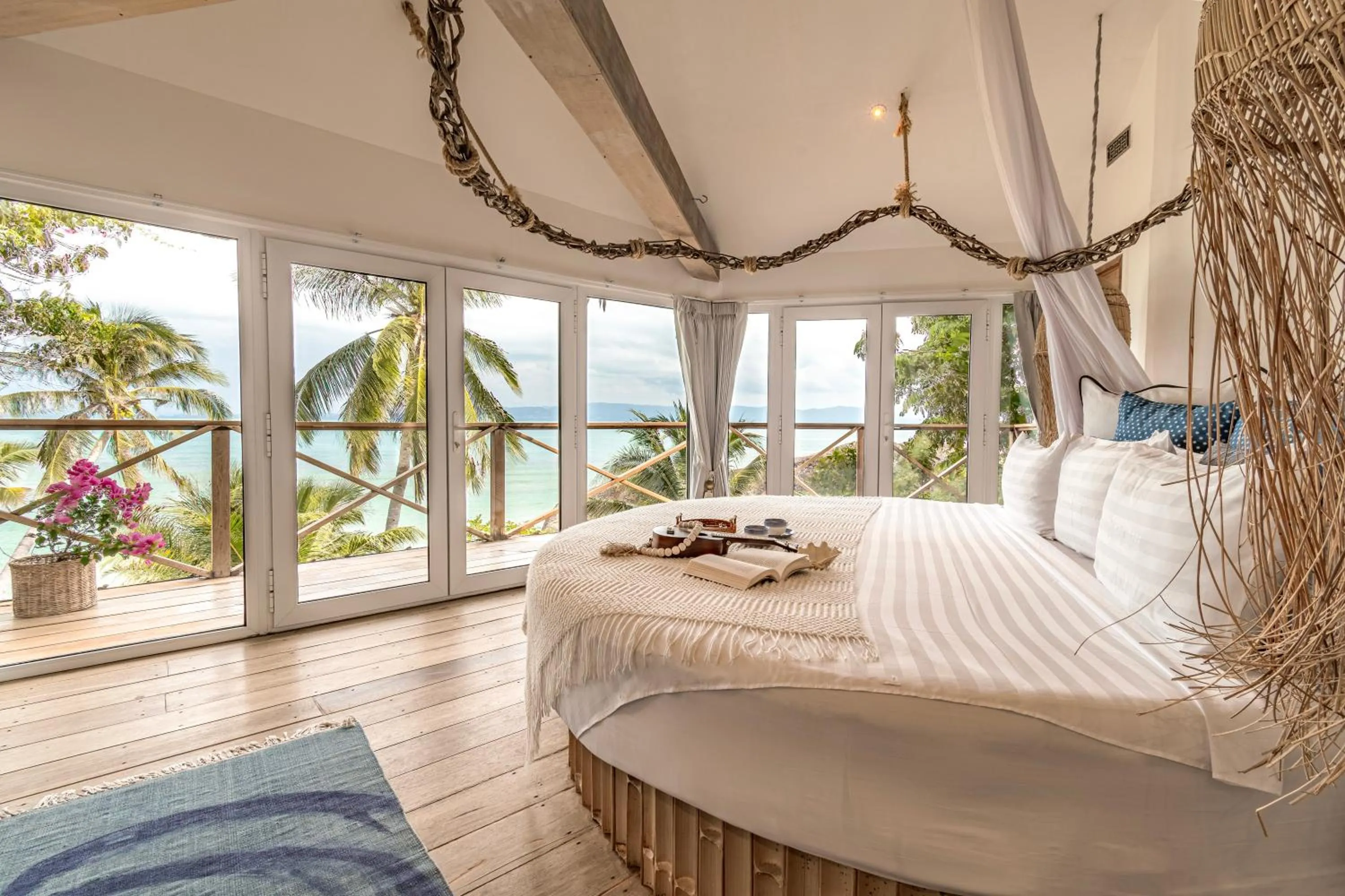 Bedroom, Bed in Somewhere Only We Know Resort