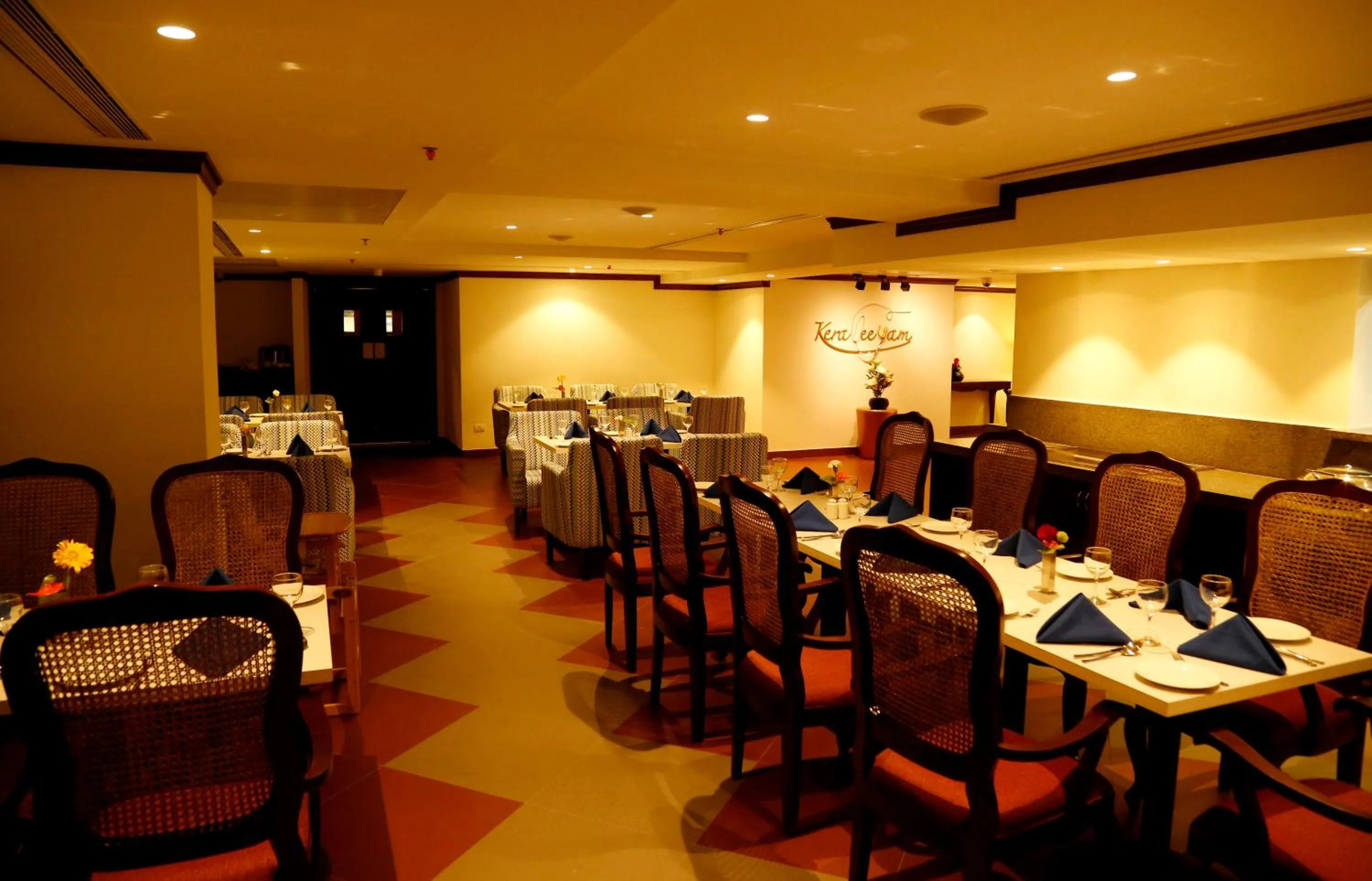 Restaurant/places to eat in The Raviz Calicut