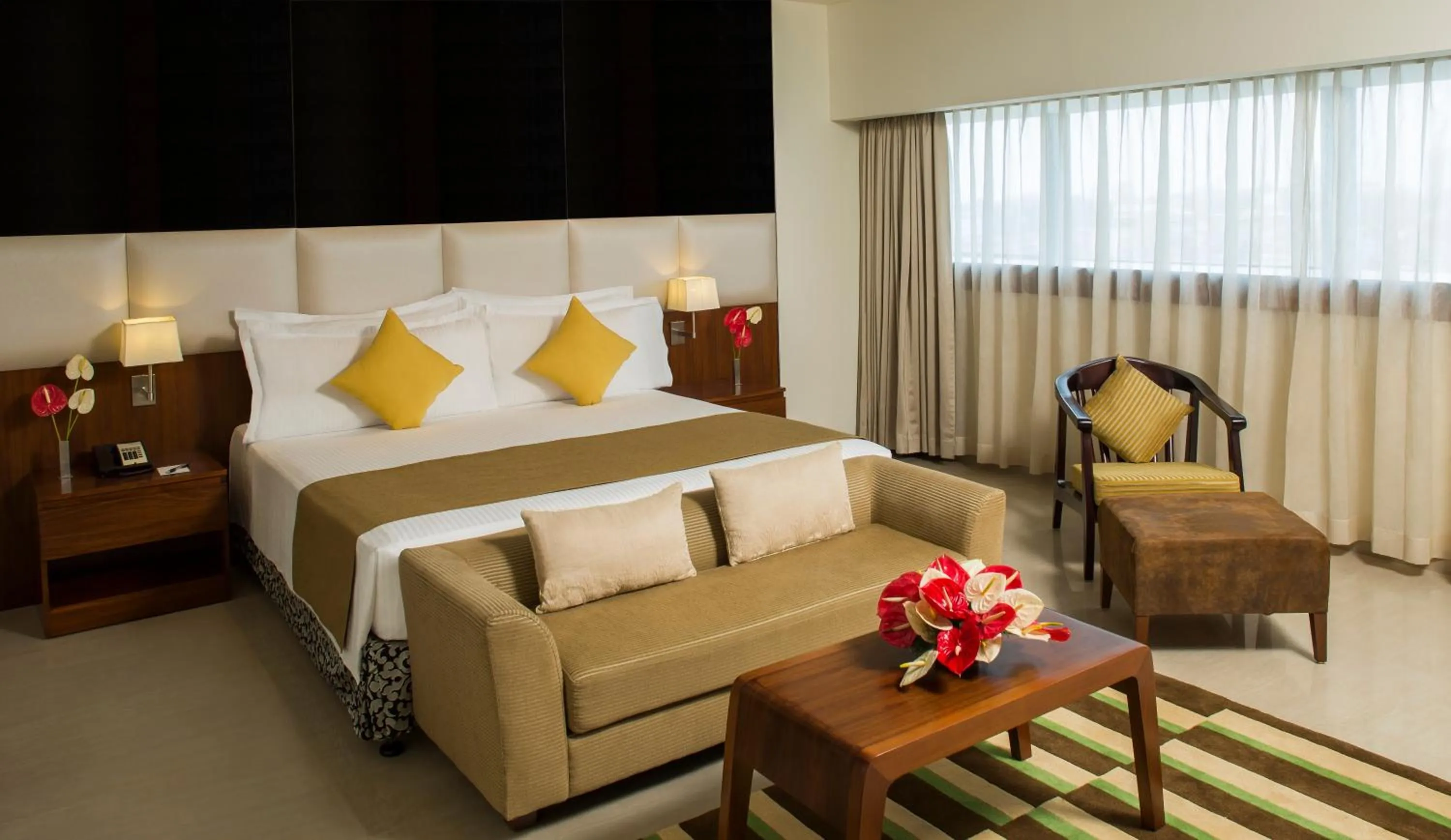 Photo of the whole room, Bed in The Raviz Calicut