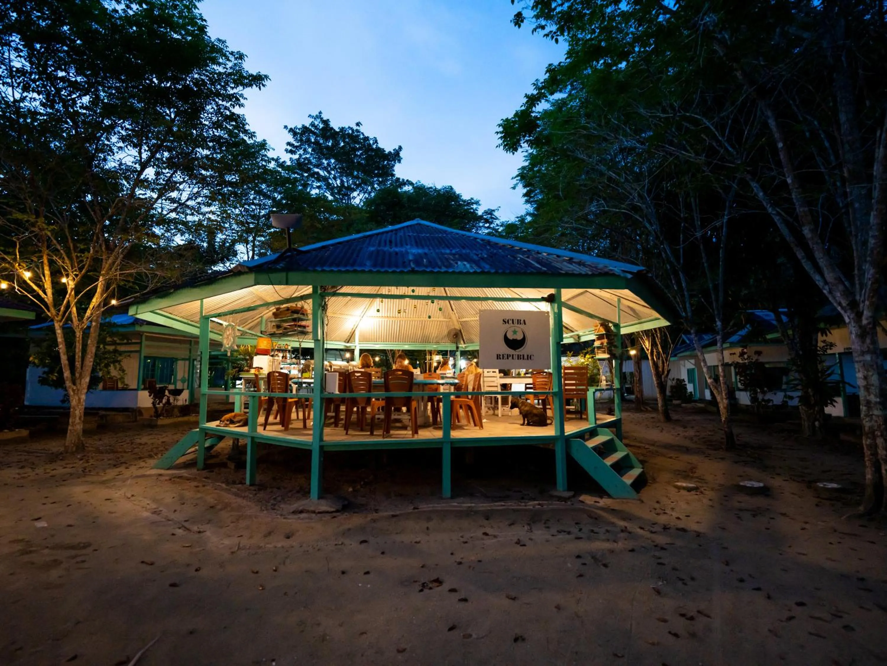 Restaurant/places to eat in Scuba Republic Beach Bungalows